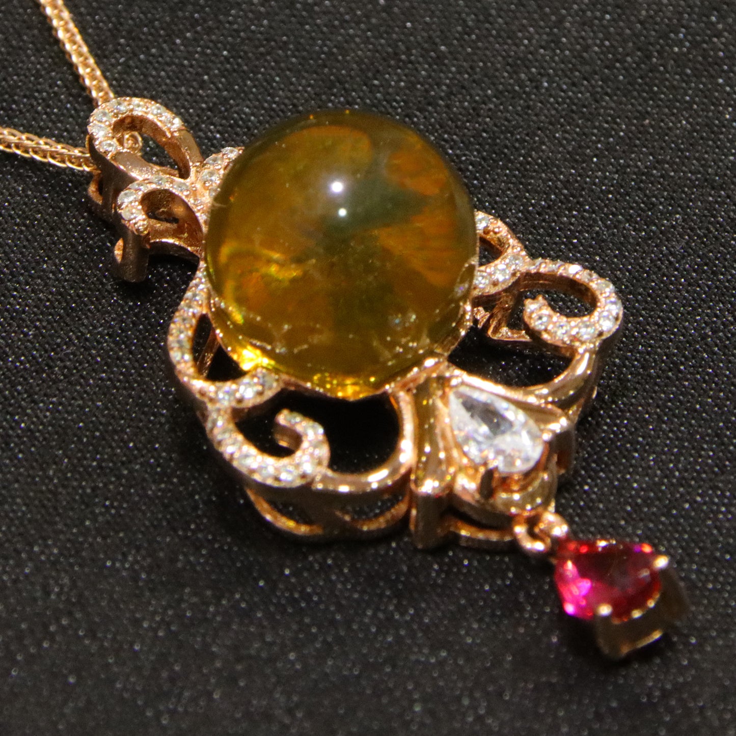 Fashionable and simple blue amber diameter 14mm 0.009kg ladies necklace pendant