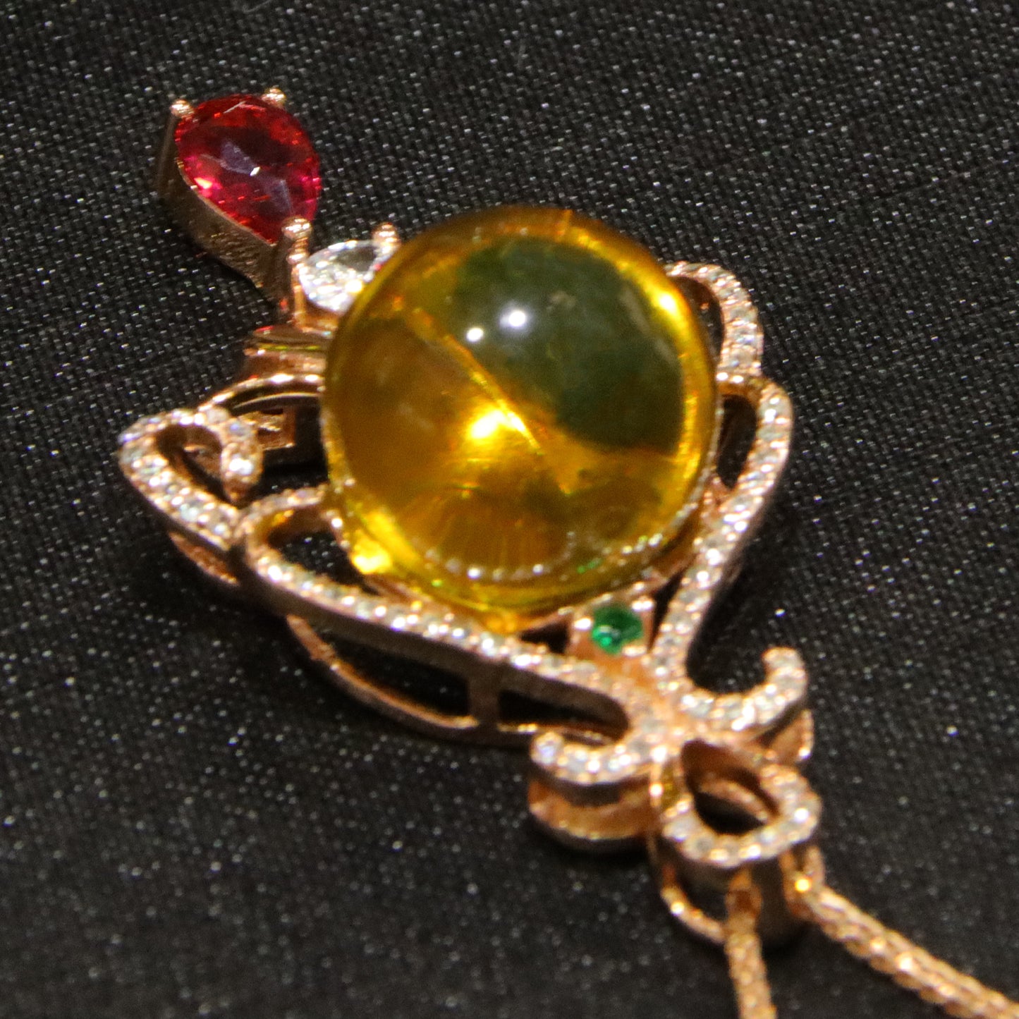 Fashionable and simple blue amber diameter 14mm 0.009kg ladies necklace pendant