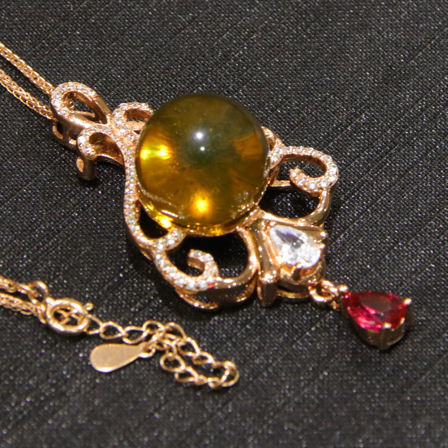 Fashionable and simple blue amber diameter 14mm 0.009kg ladies necklace pendant