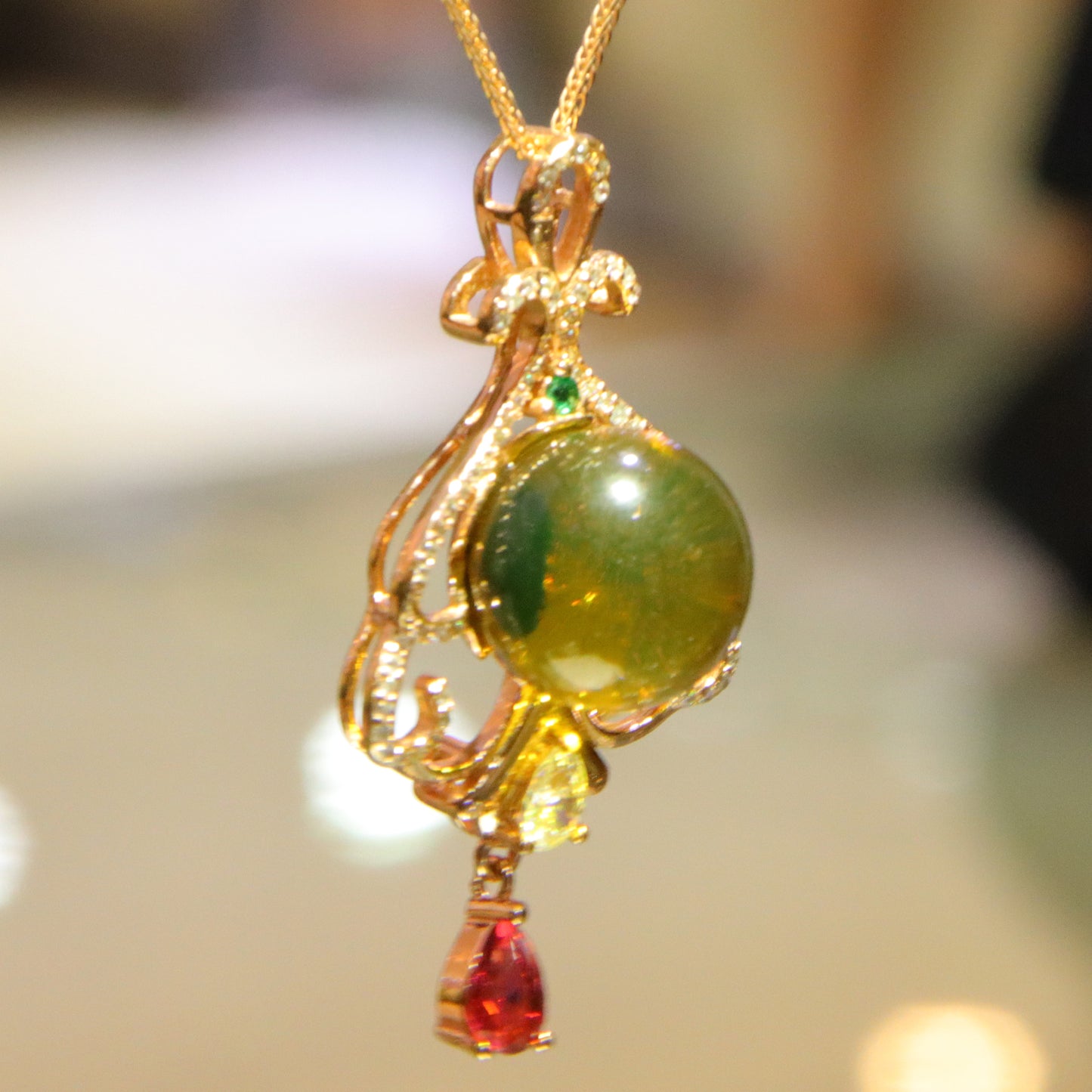 Fashionable and simple blue amber diameter 14mm 0.009kg ladies necklace pendant