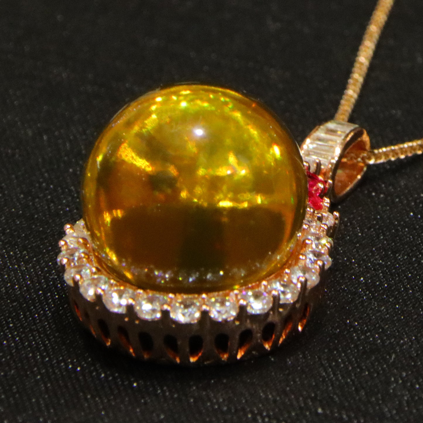 Fashionable and simple blue amber diameter 19mm 0.013kg ladies necklace pendant