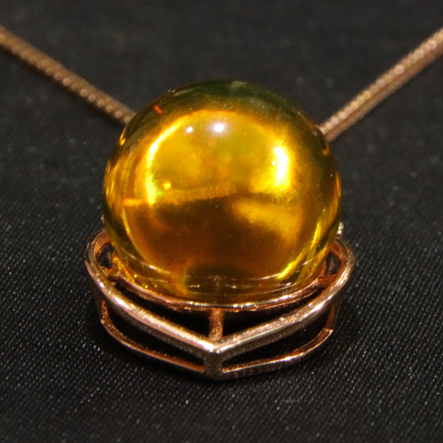 Fashionable and simple blue amber diameter 17mm 0.009kg ladies necklace pendant