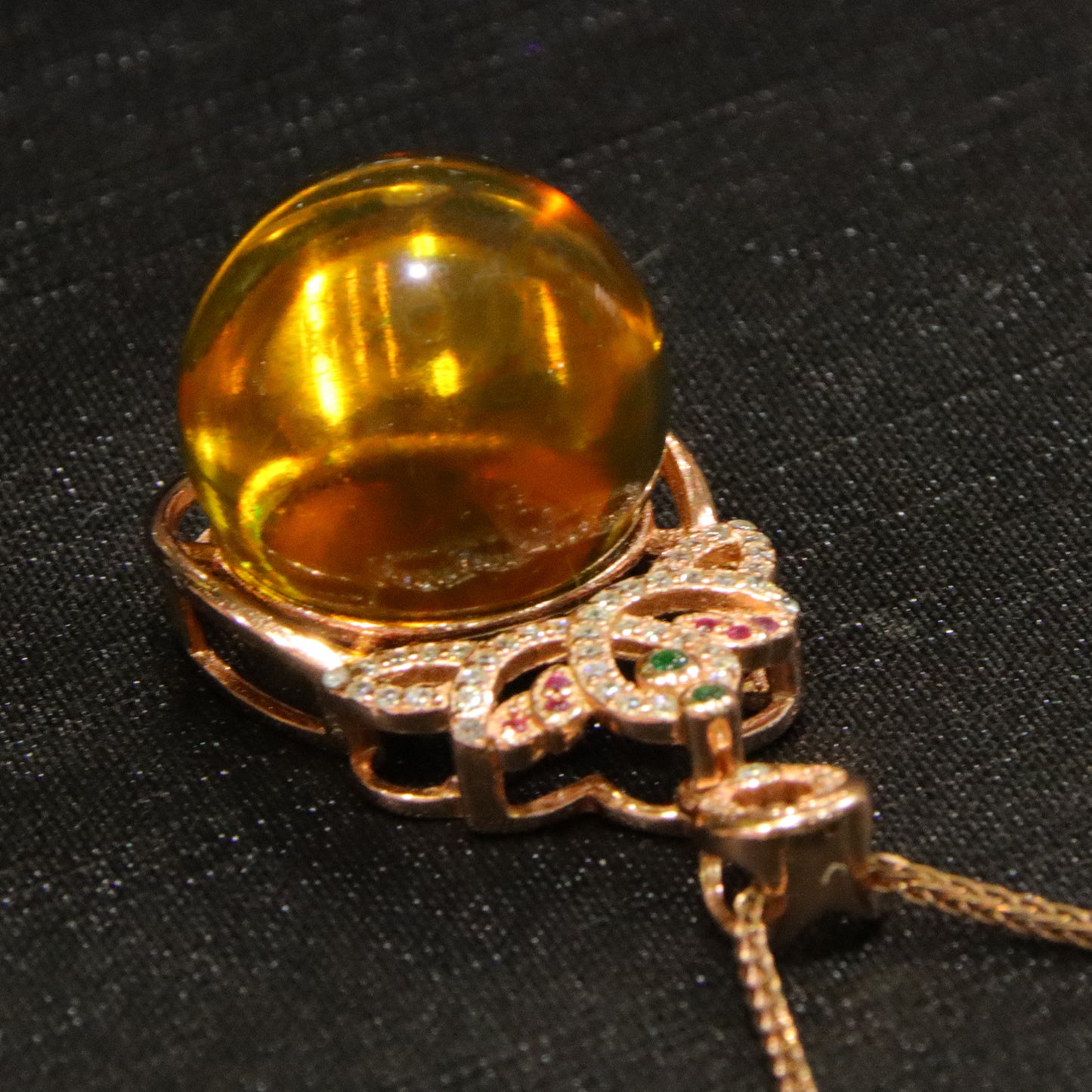 Fashionable and simple blue amber diameter 17mm 0.009kg ladies necklace pendant
