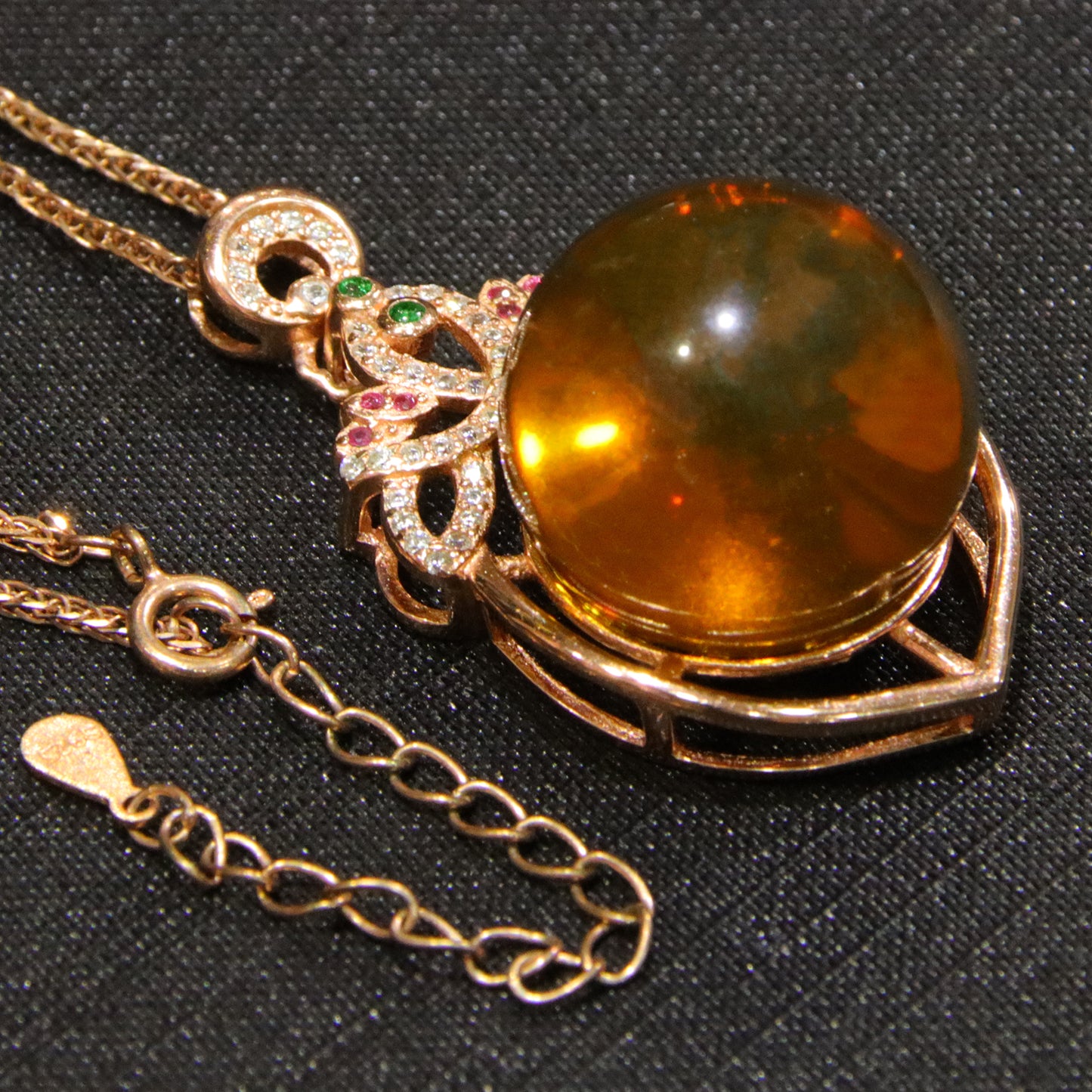 Fashionable and simple blue amber diameter 17mm 0.009kg ladies necklace pendant