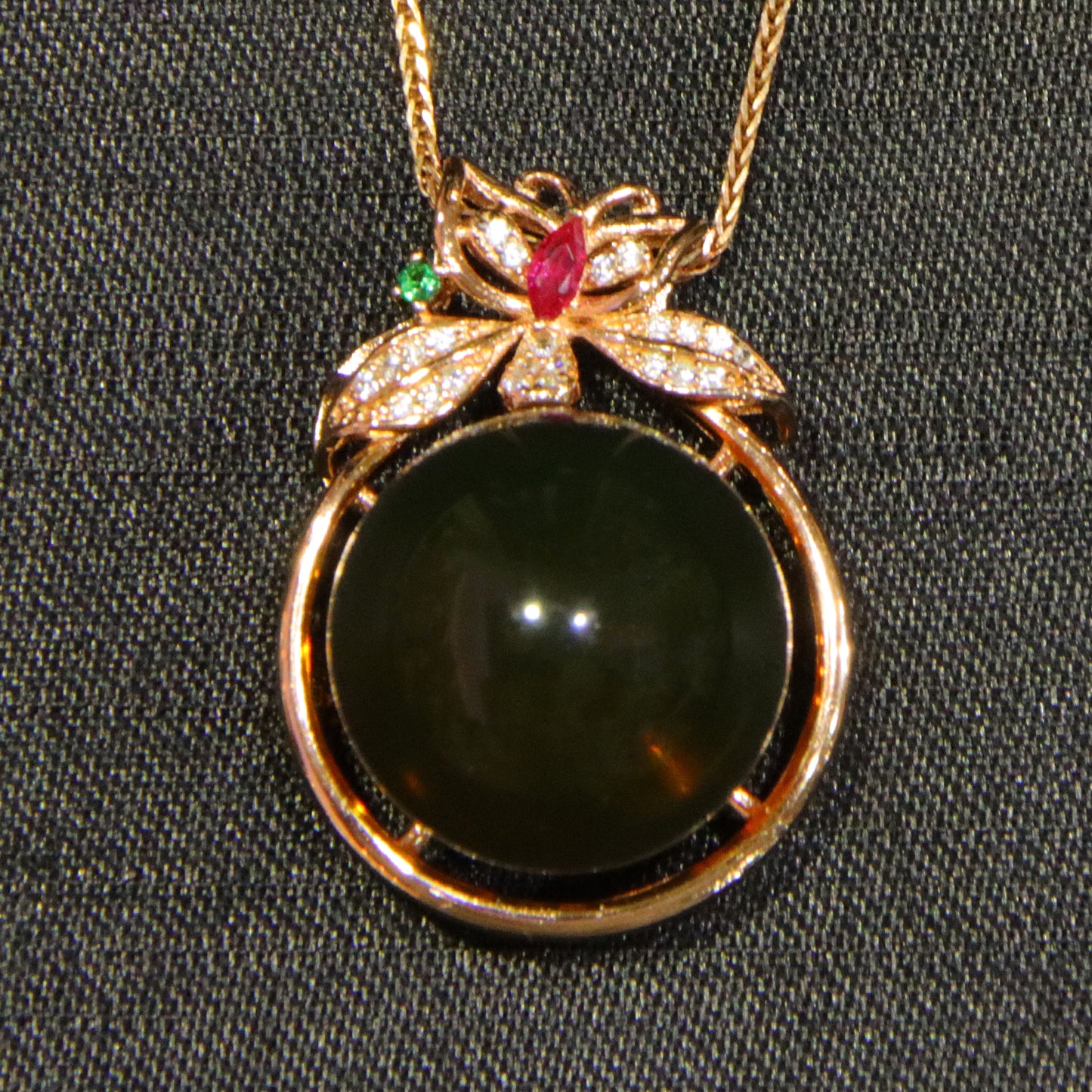Fashionable and simple blue amber diameter 17mm 0.009kg ladies necklace pendant