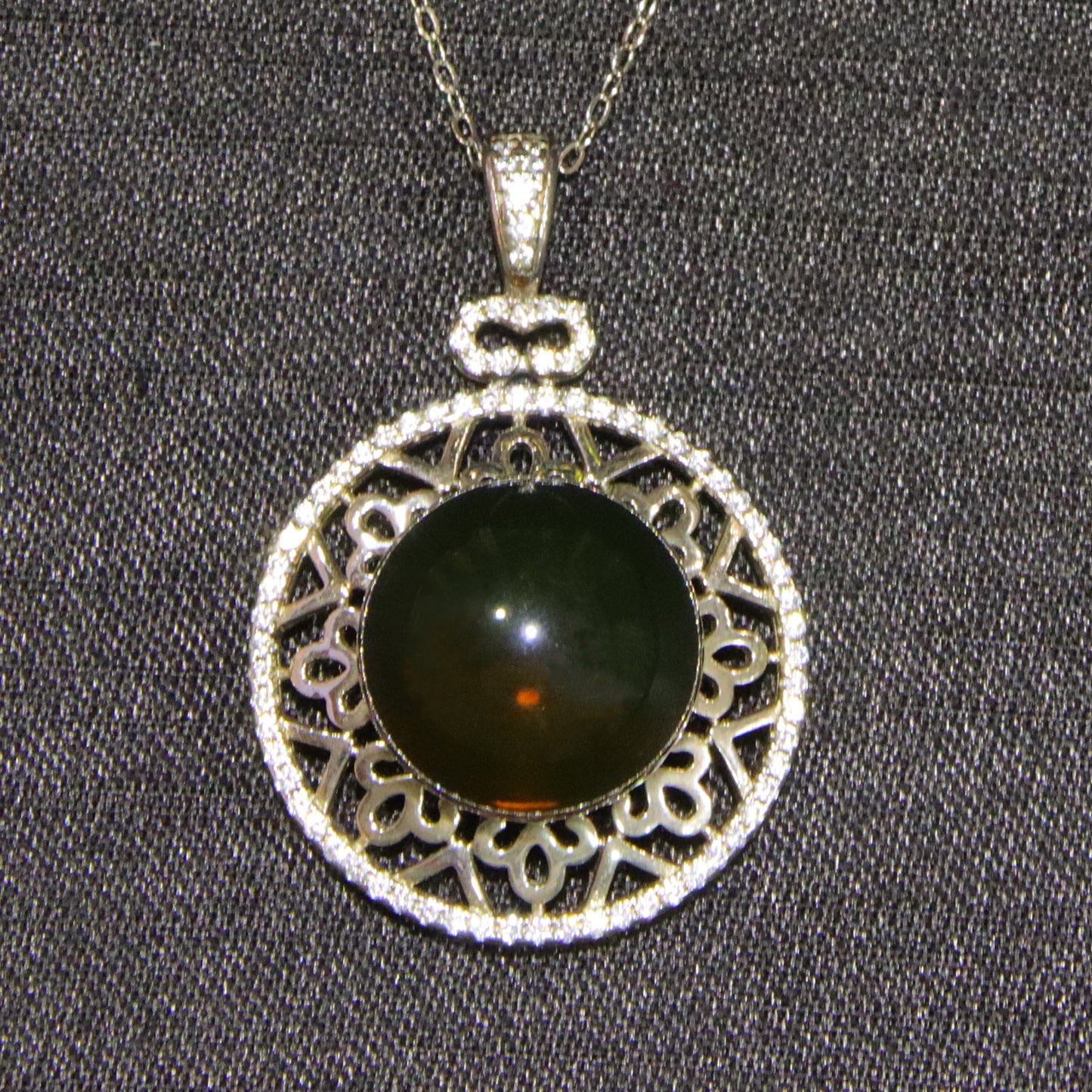 Fashionable and simple blue amber diameter 14mm 0.006kg ladies necklace pendant