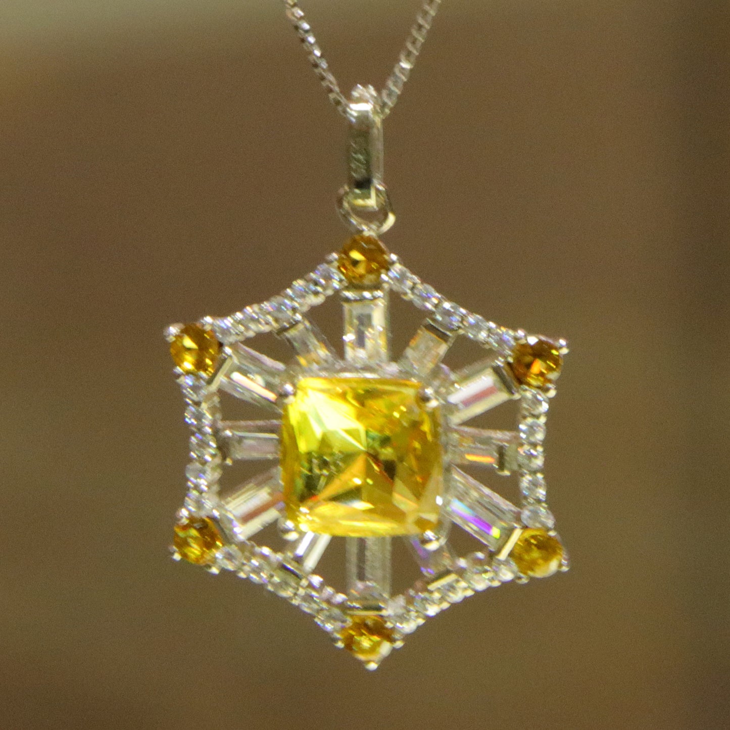 Fashion creative blue amber diameter 8.6mm 0.004kg ladies necklace pendant