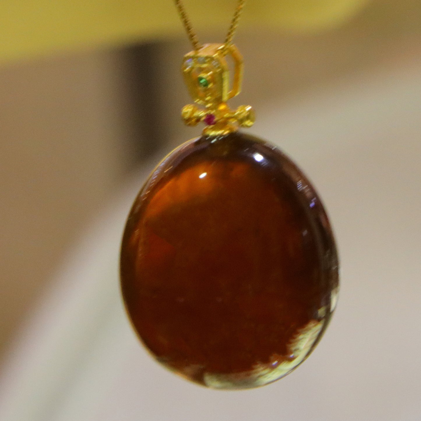 Fashion simple blue amber ladies 22.8mm party necklace pendant