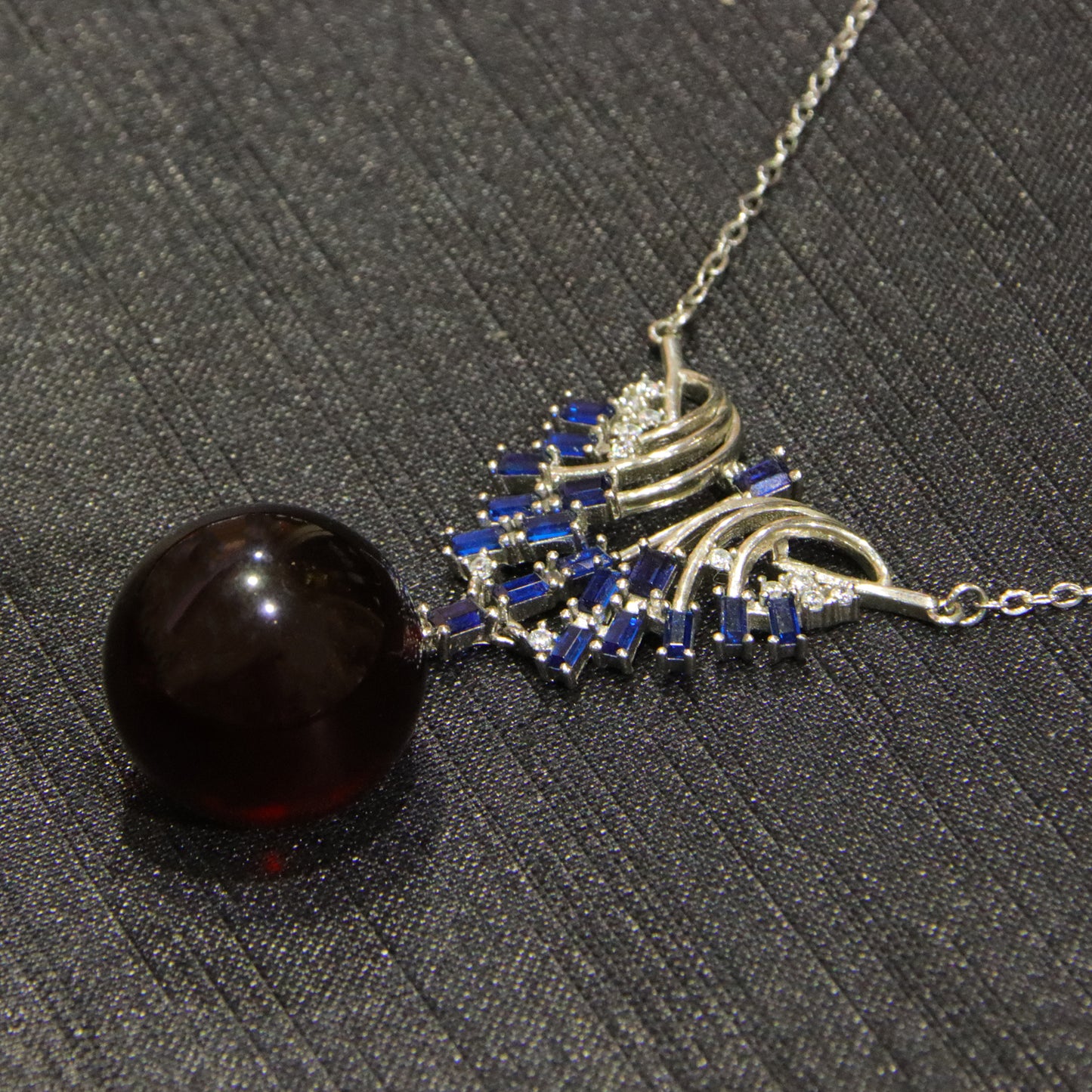 Fashion retro blue amber diameter 17mm ladies necklace pendant