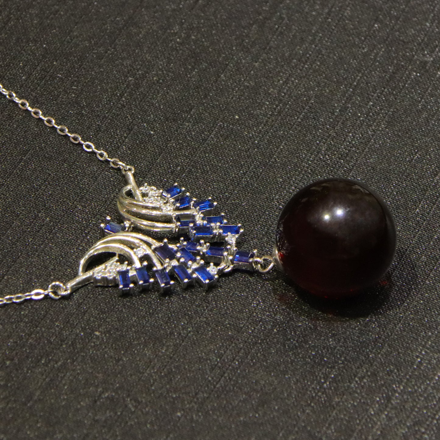Fashion retro blue amber diameter 17mm ladies necklace pendant