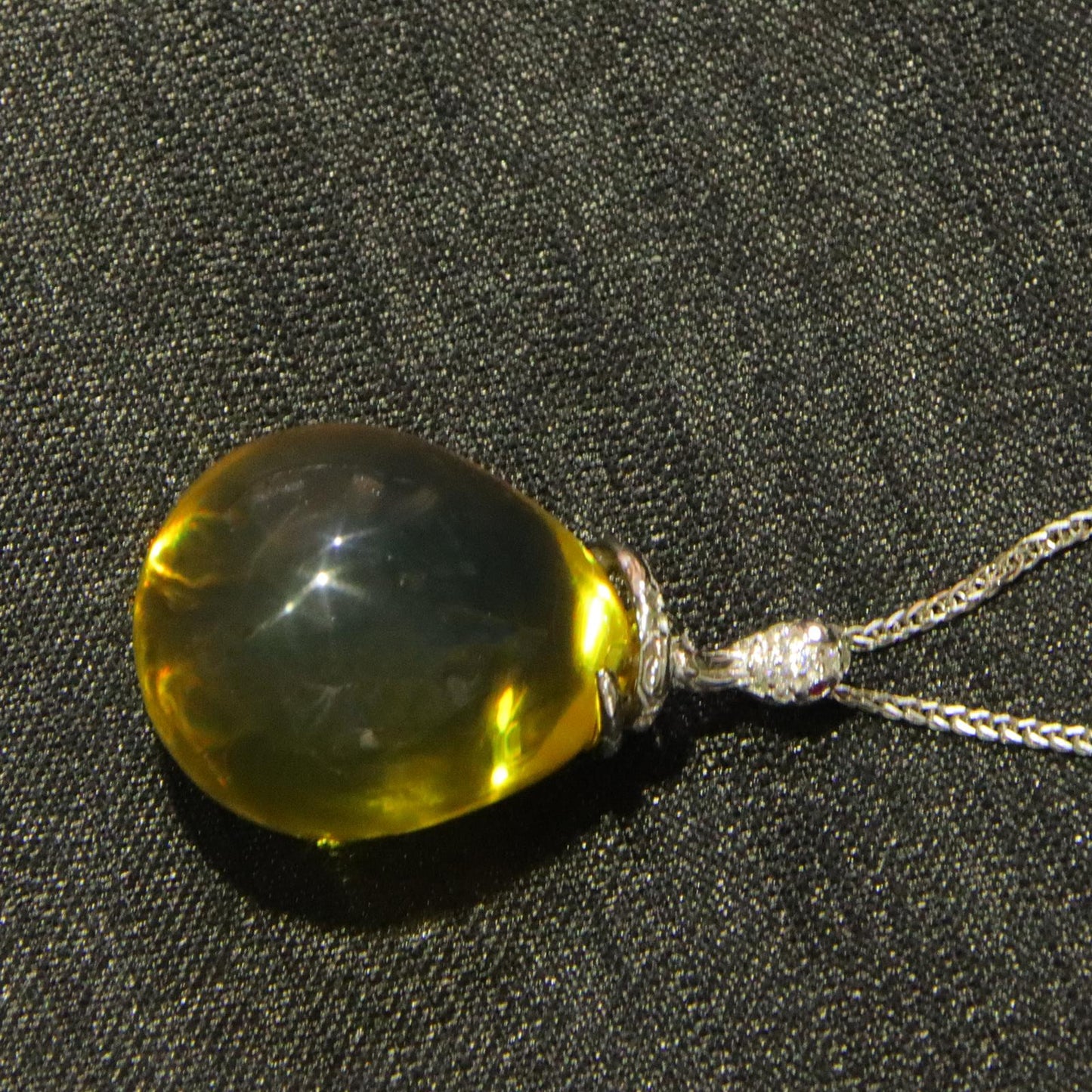 Fashion blue amber diameter 18.3mm 0.006kg ladies necklace pendant