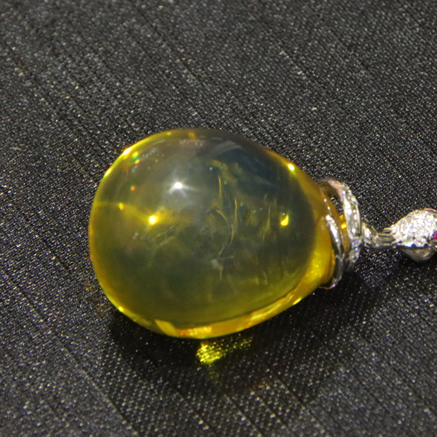 Fashion blue amber diameter 18.3mm 0.006kg ladies necklace pendant