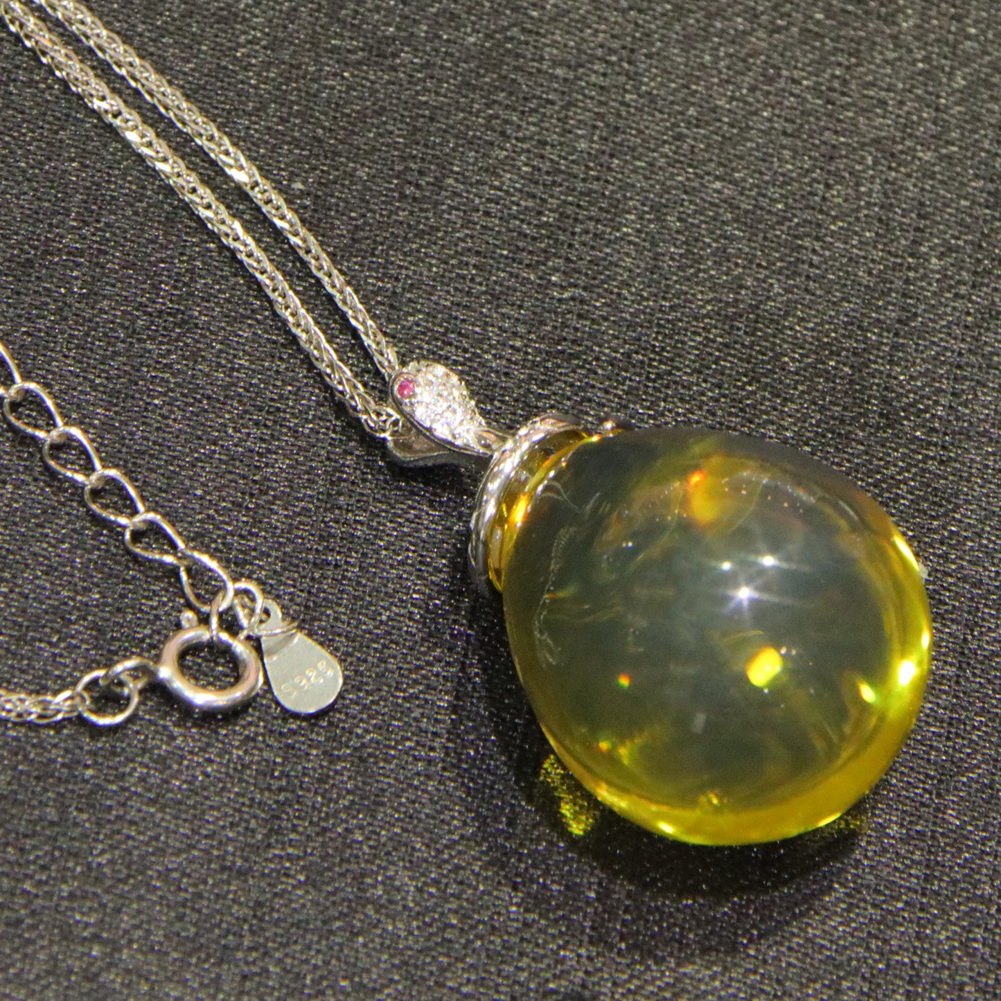 Fashion blue amber diameter 18.3mm 0.006kg ladies necklace pendant