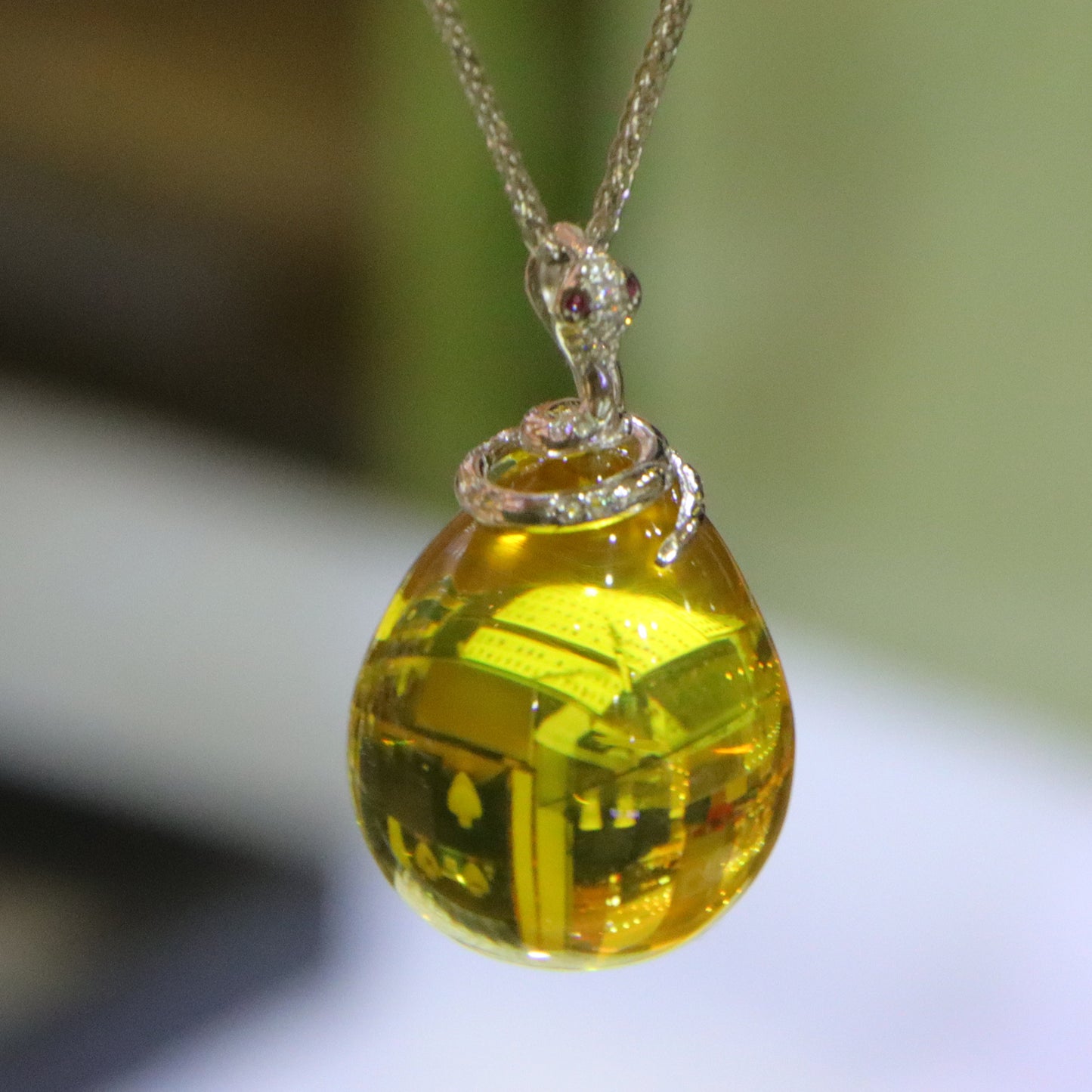 Fashion blue amber diameter 18.3mm 0.006kg ladies necklace pendant
