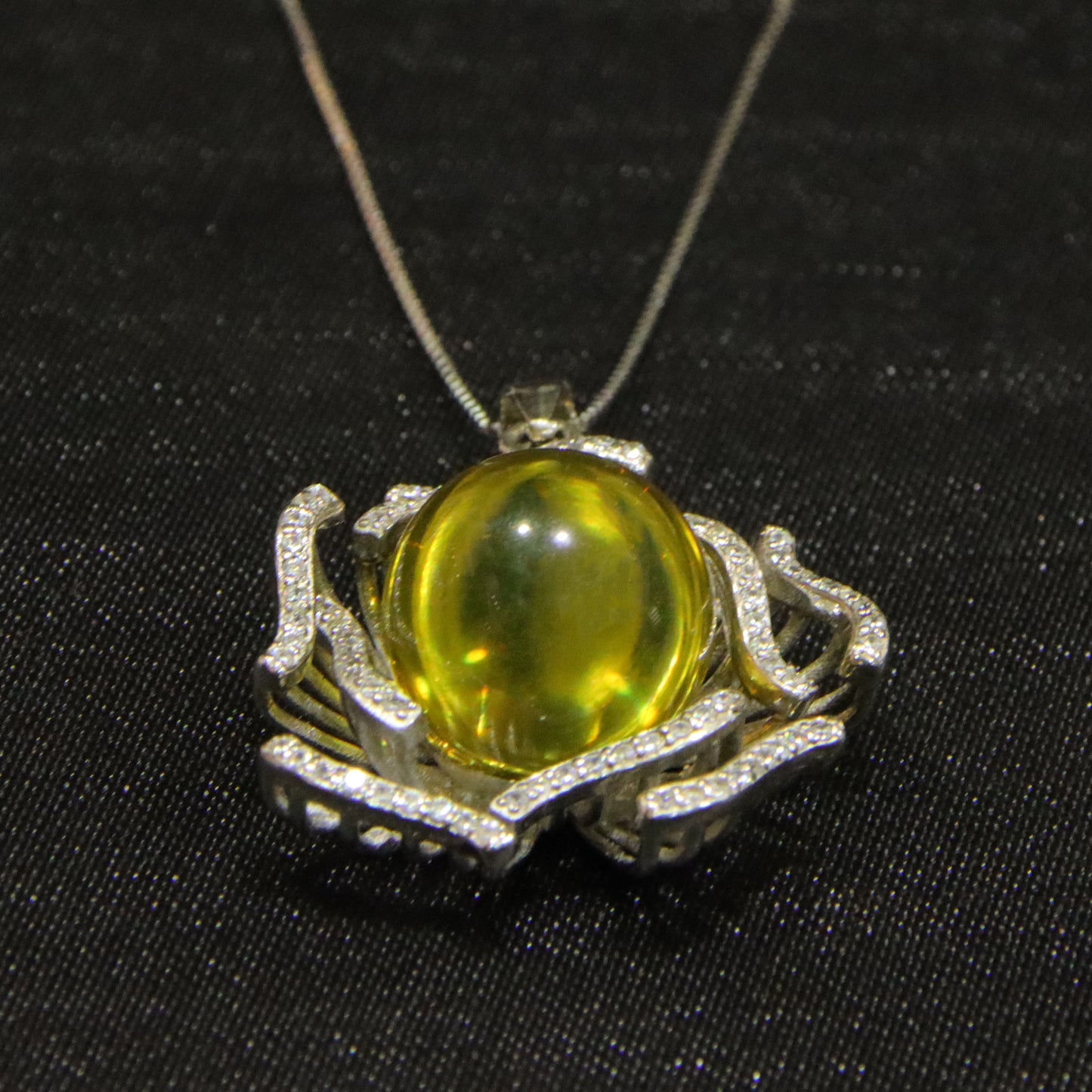 Fashion retro blue amber diameter 13mm 0.007kg ladies necklace pendant