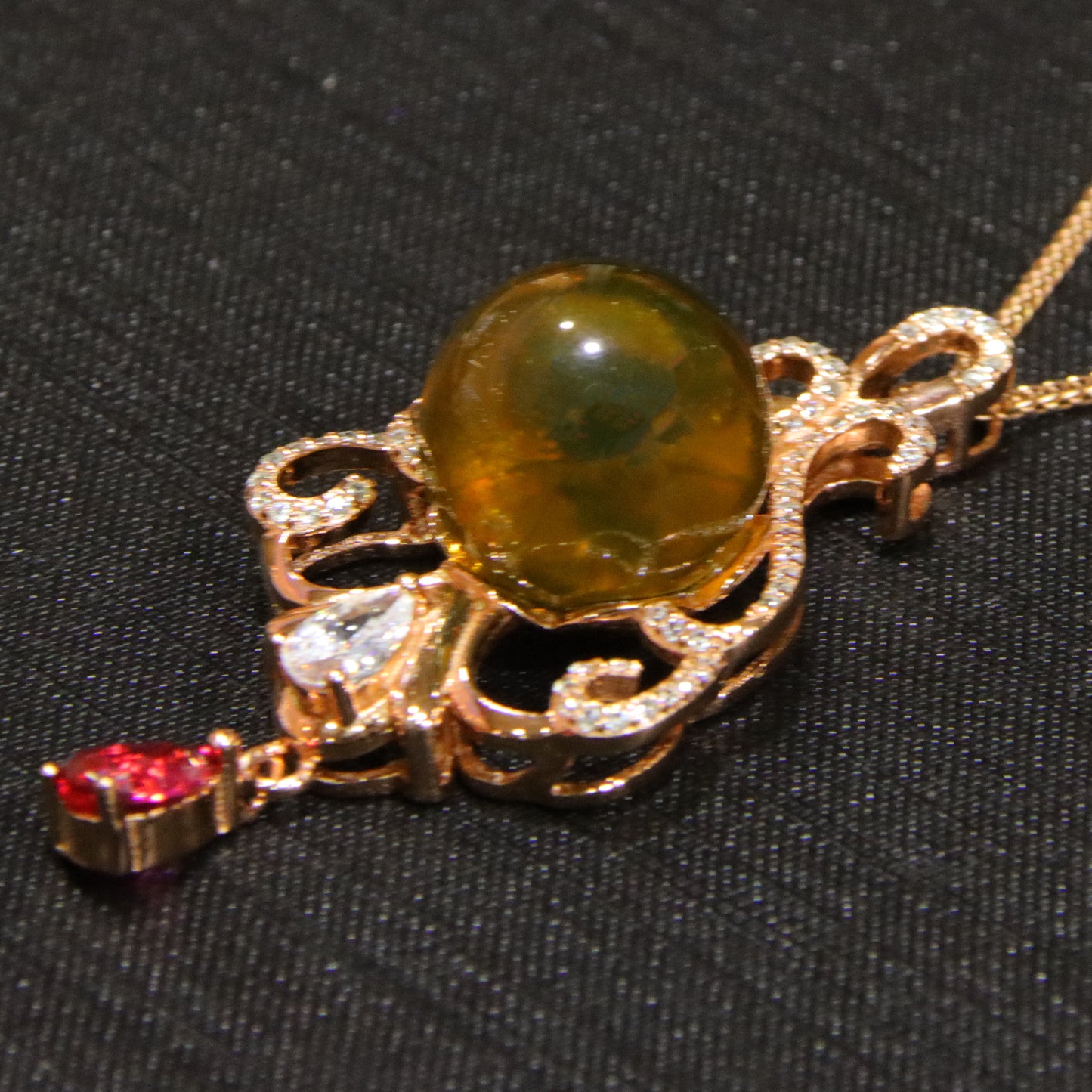 Fashionable and simple blue amber diameter 14mm 0.009kg ladies necklace pendant