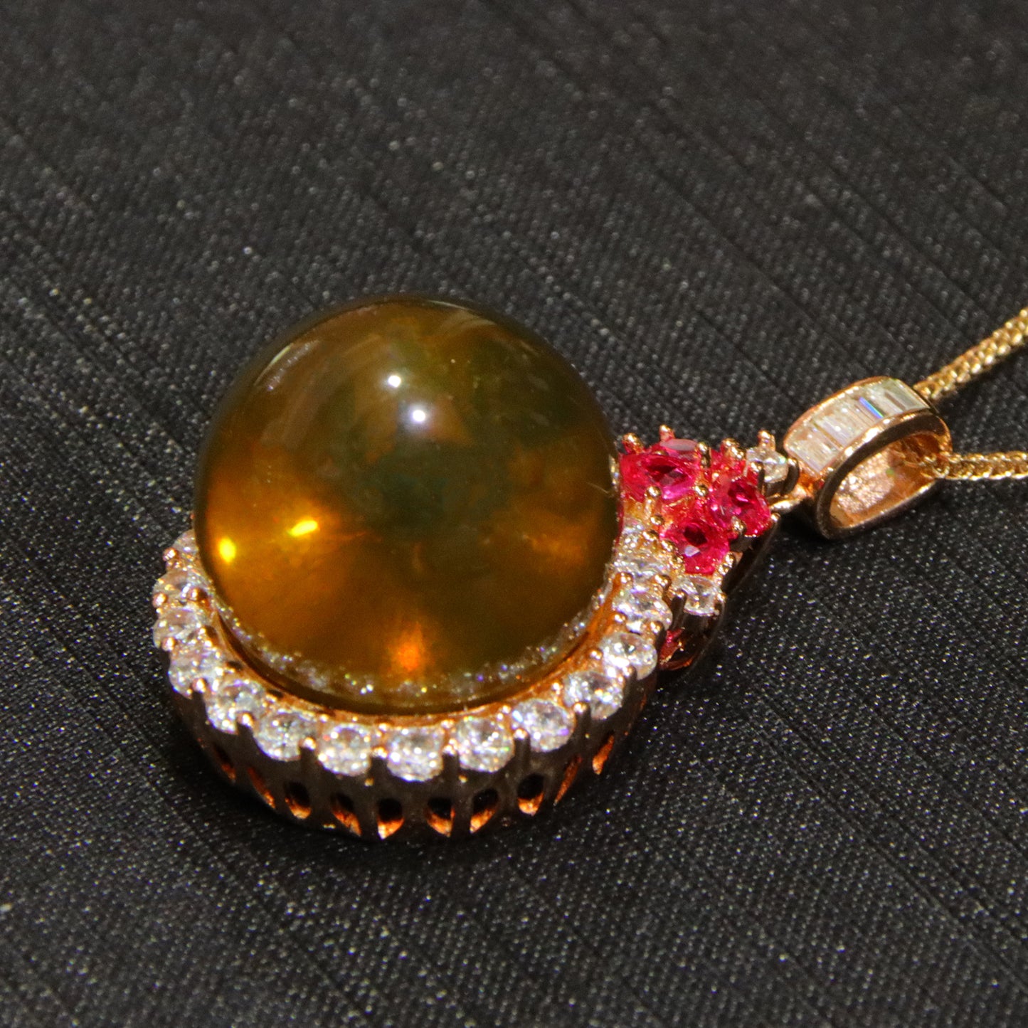Fashionable and simple blue amber diameter 19mm 0.013kg ladies necklace pendant