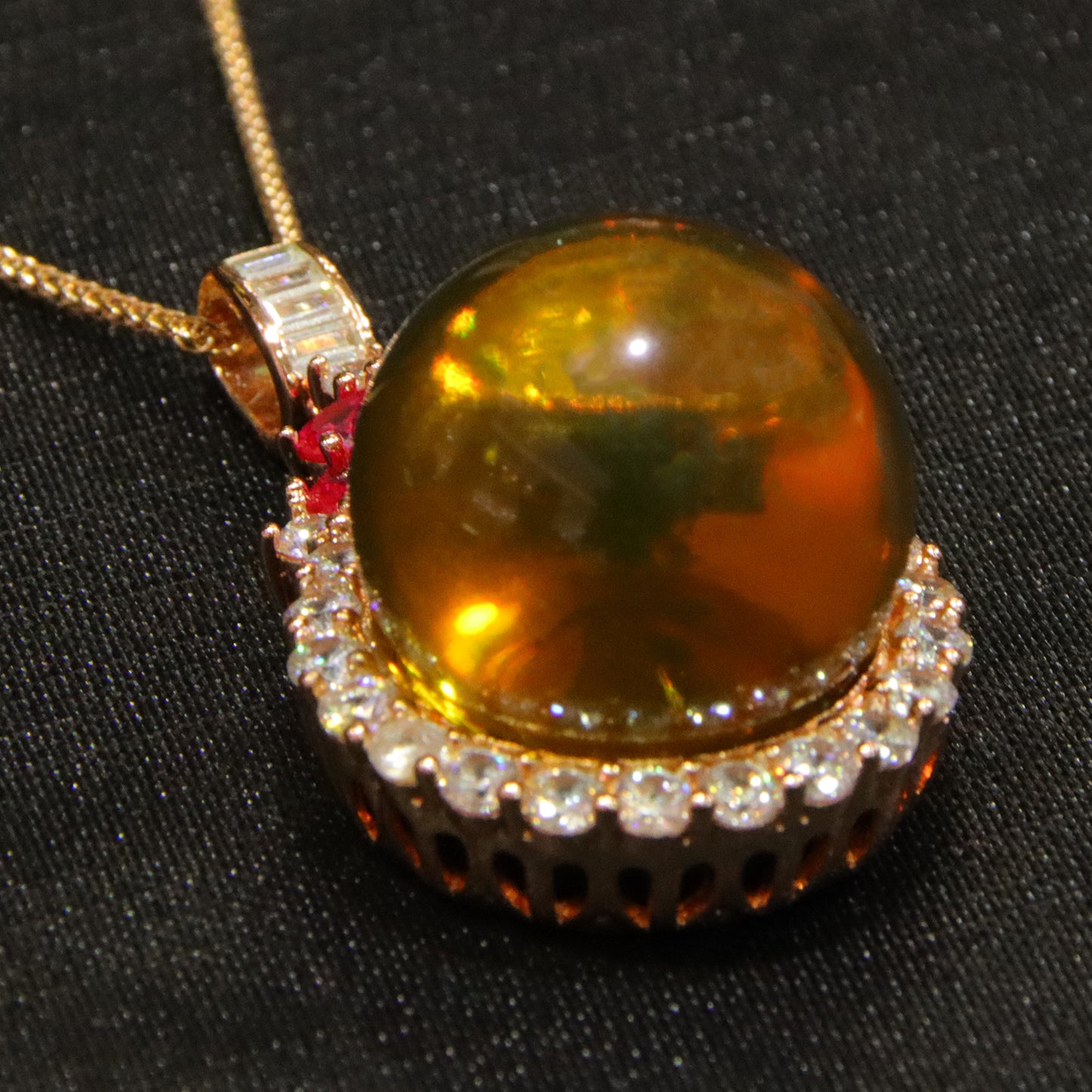 Fashionable and simple blue amber diameter 19mm 0.013kg ladies necklace pendant