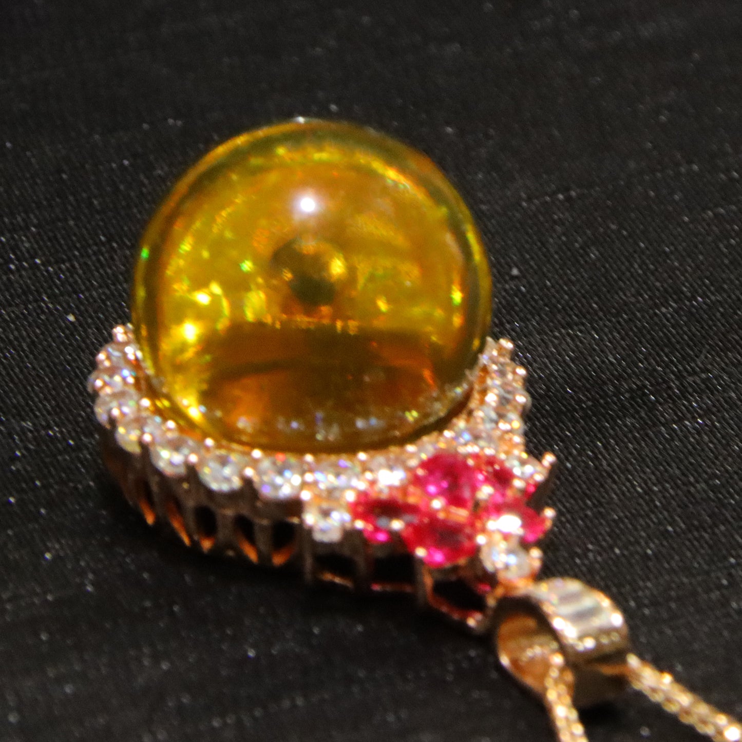 Fashionable and simple blue amber diameter 19mm 0.013kg ladies necklace pendant