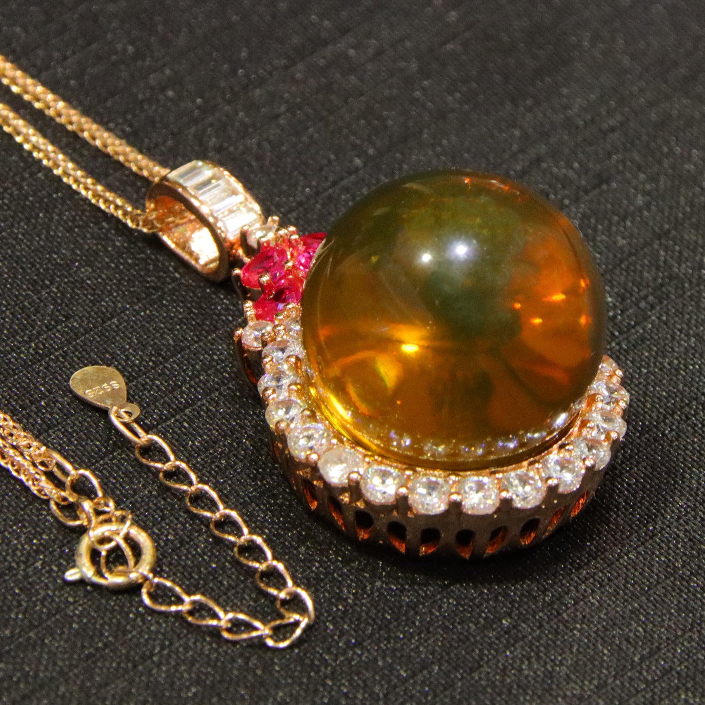 Fashionable and simple blue amber diameter 19mm 0.013kg ladies necklace pendant