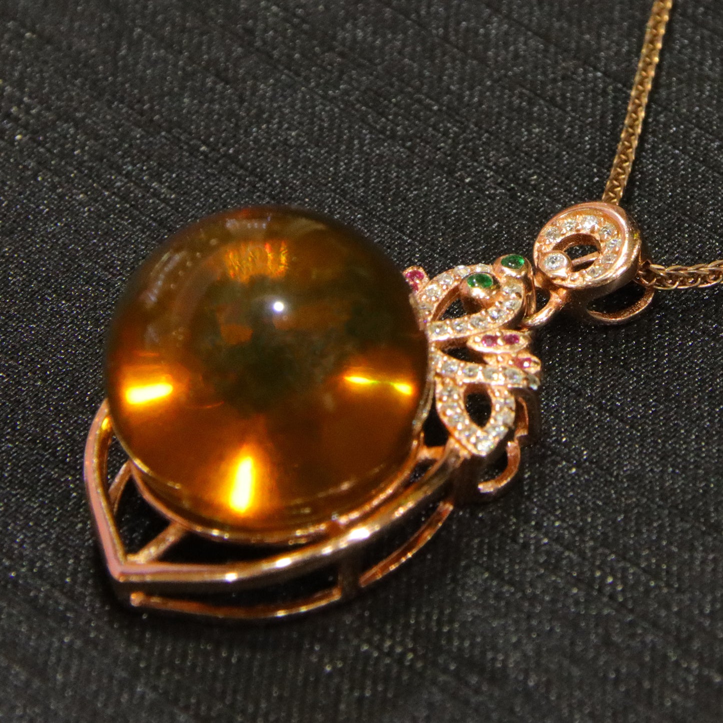 Fashionable and simple blue amber diameter 17mm 0.009kg ladies necklace pendant