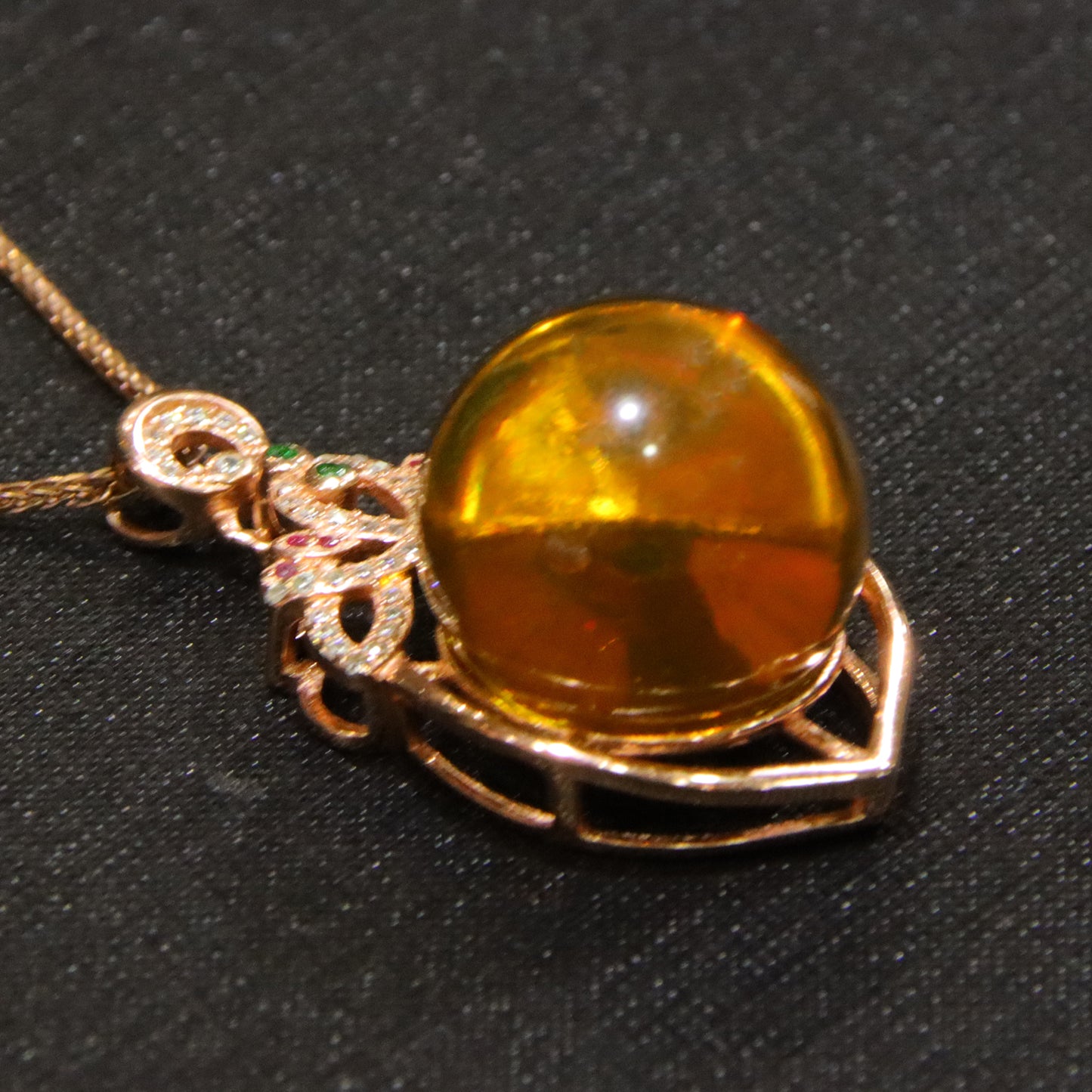 Fashionable and simple blue amber diameter 17mm 0.009kg ladies necklace pendant