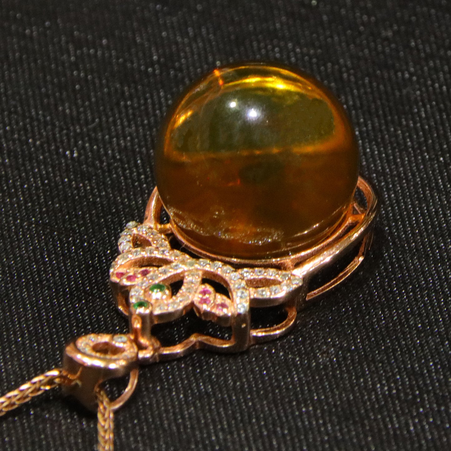 Fashionable and simple blue amber diameter 17mm 0.009kg ladies necklace pendant