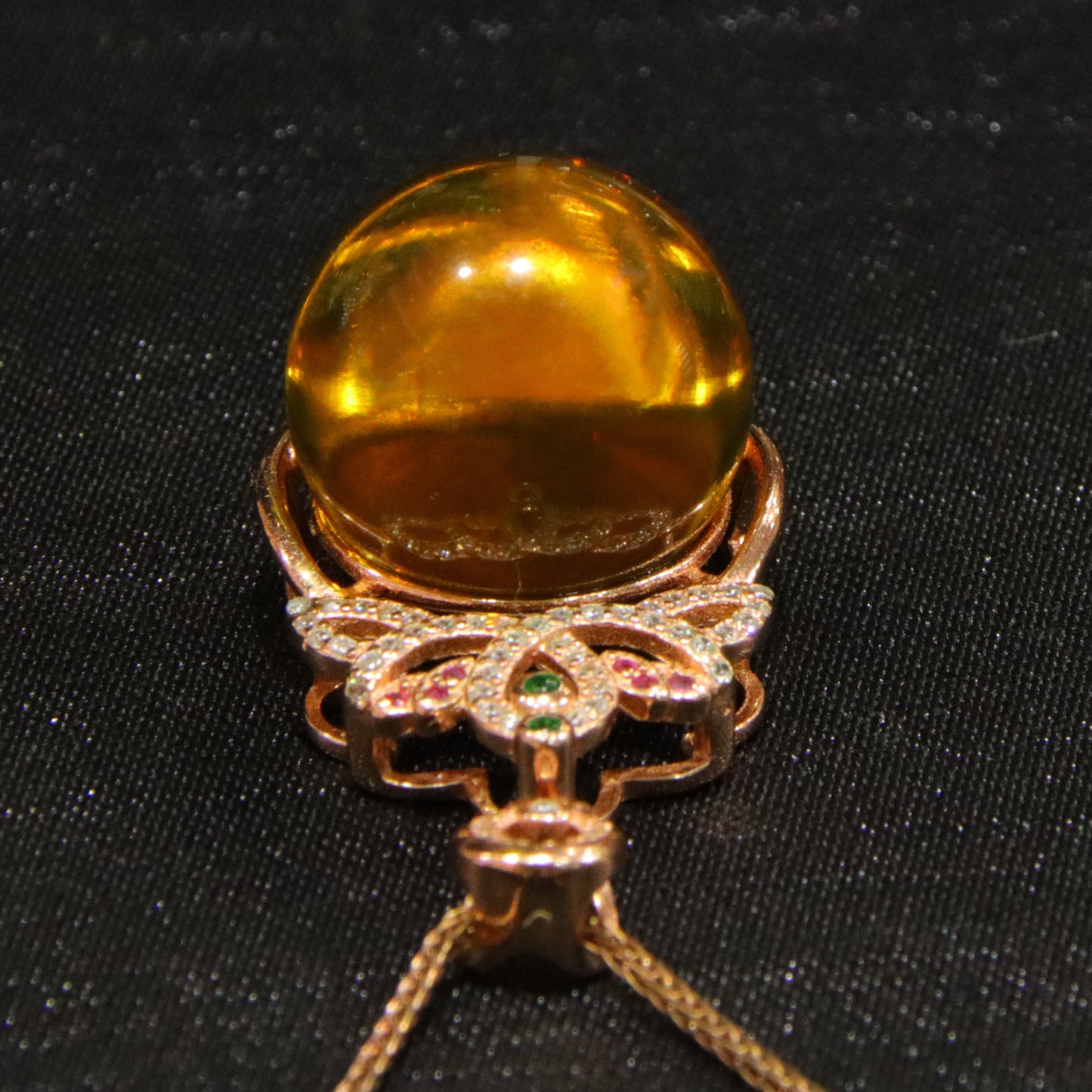 Fashionable and simple blue amber diameter 17mm 0.009kg ladies necklace pendant