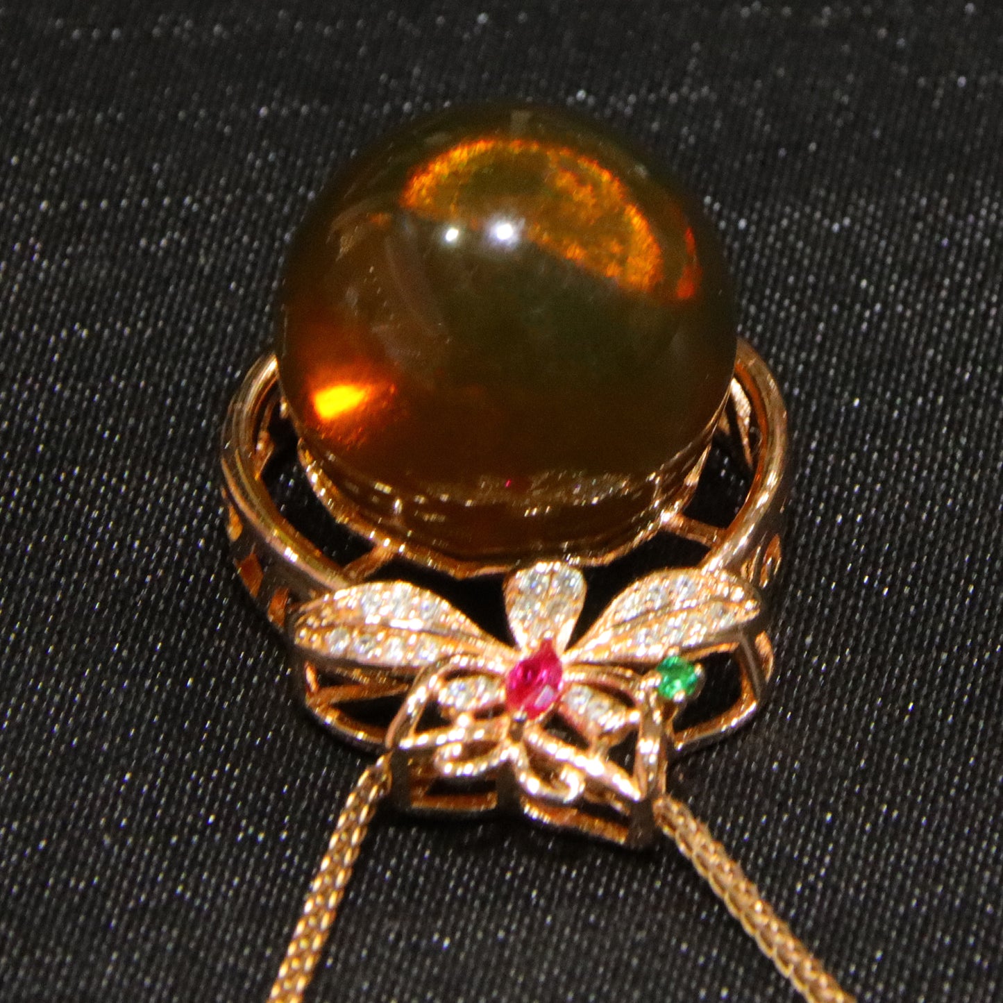 Fashionable and simple blue amber diameter 17mm 0.009kg ladies necklace pendant