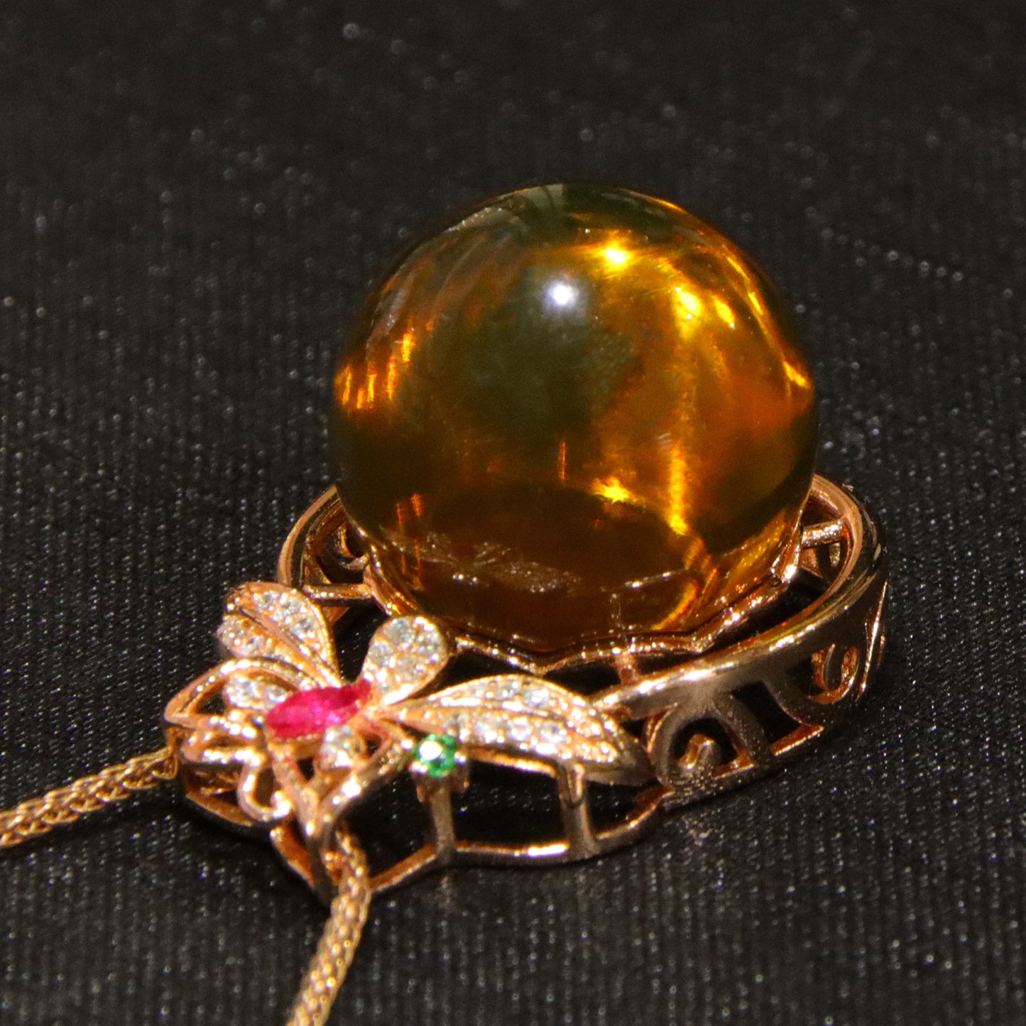 Fashionable and simple blue amber diameter 17mm 0.009kg ladies necklace pendant