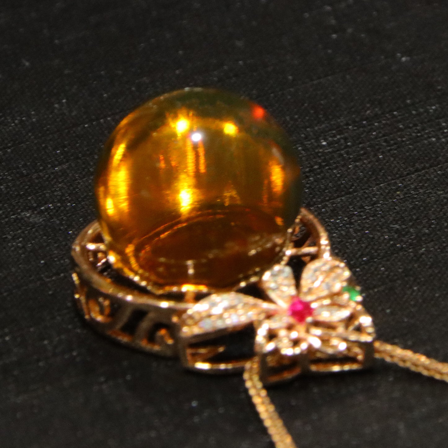 Fashionable and simple blue amber diameter 17mm 0.009kg ladies necklace pendant