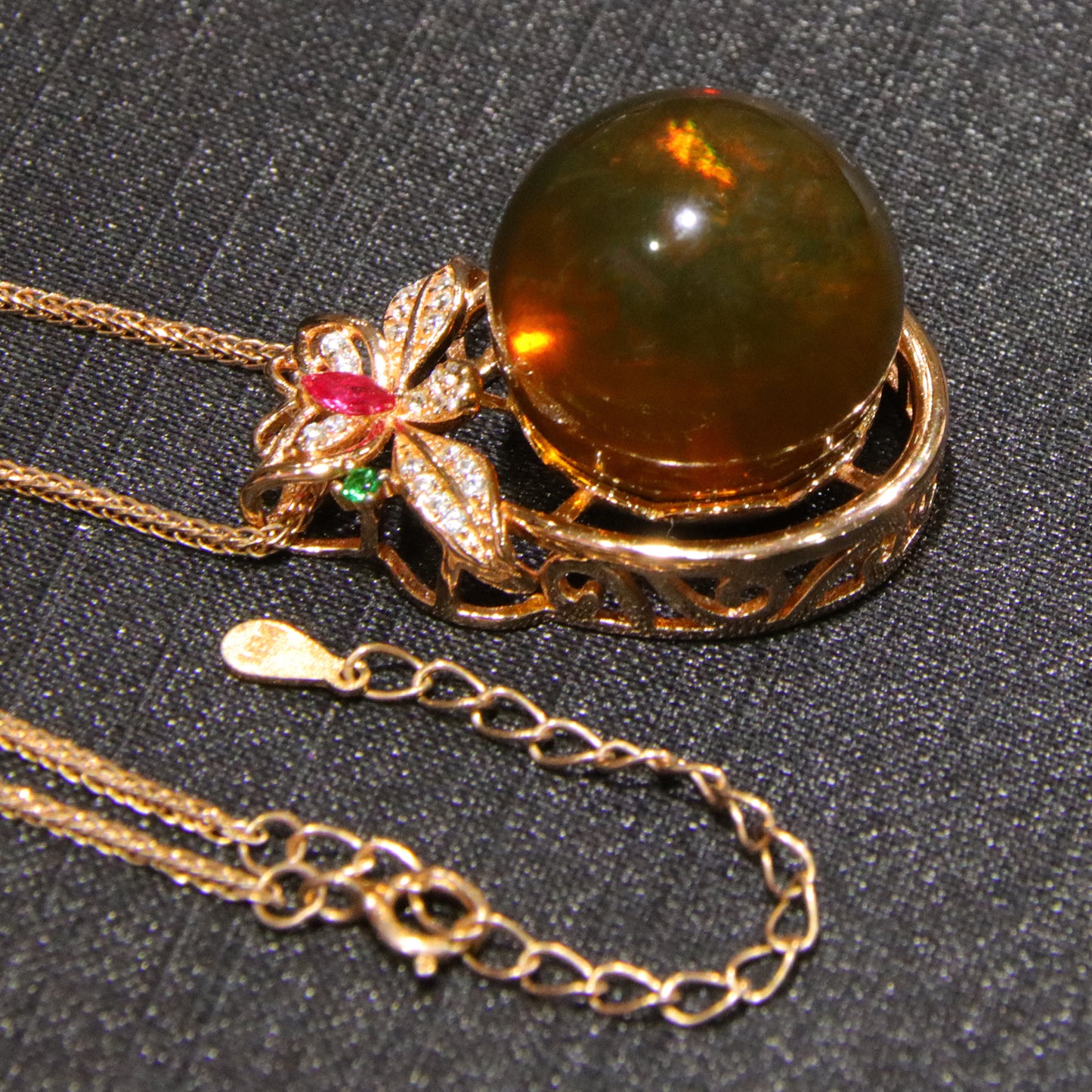 Fashionable and simple blue amber diameter 17mm 0.009kg ladies necklace pendant