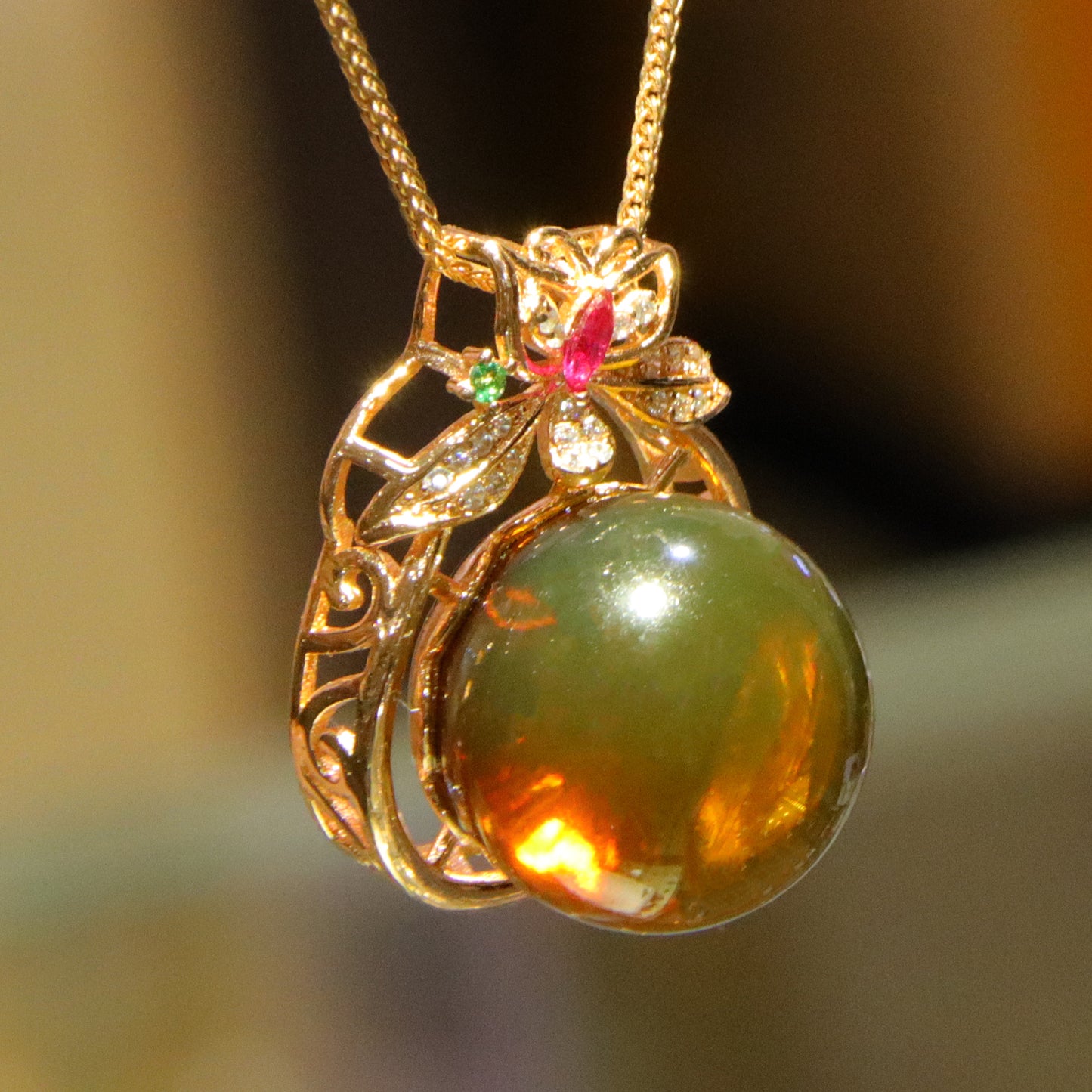 Fashionable and simple blue amber diameter 17mm 0.009kg ladies necklace pendant