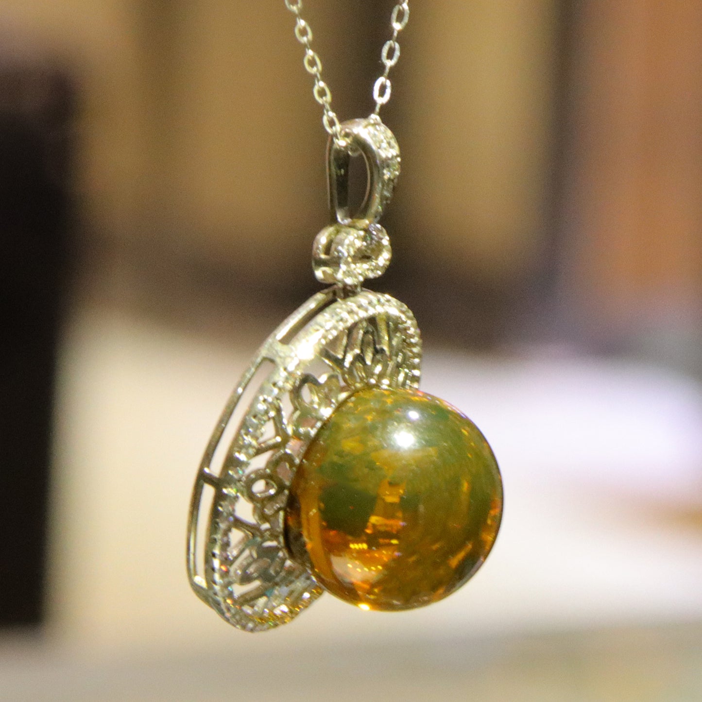 Fashionable and simple blue amber diameter 14mm 0.006kg ladies necklace pendant