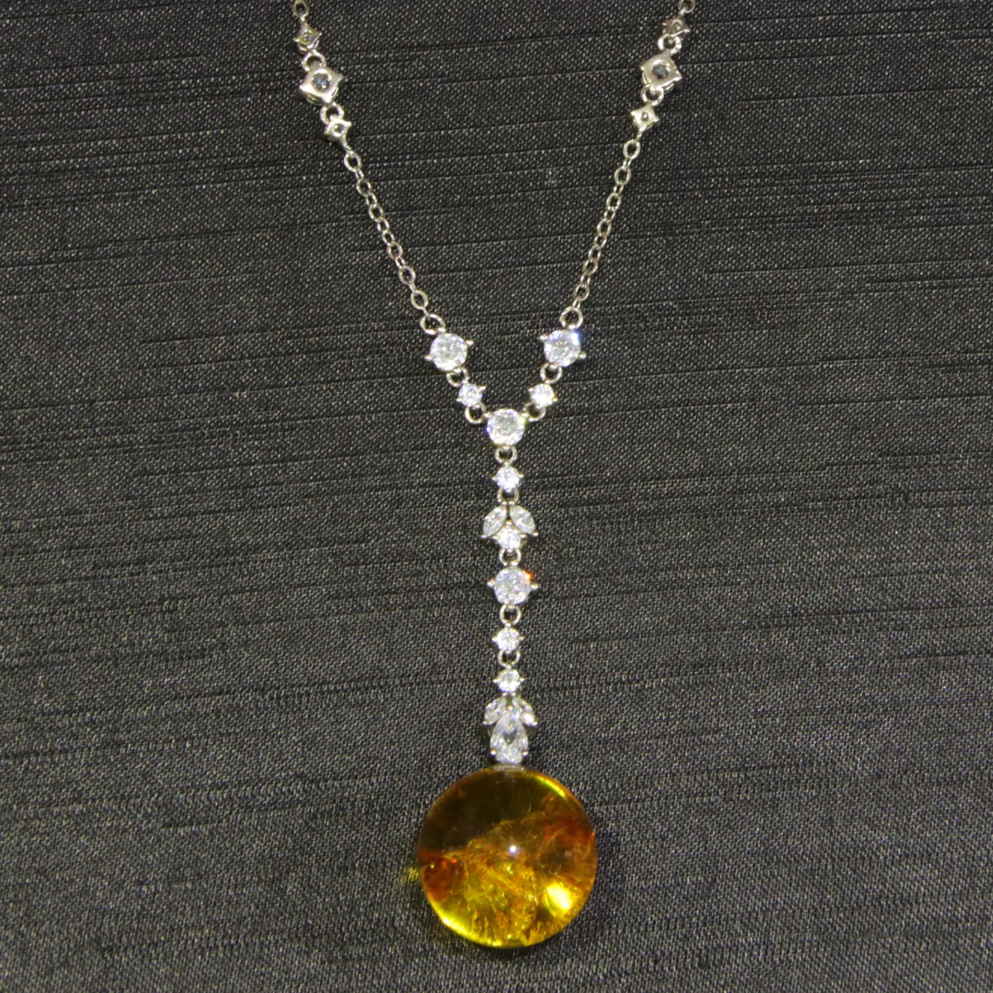 Fashion blue amber diameter 19mm 0.01kg ladies necklace pendant