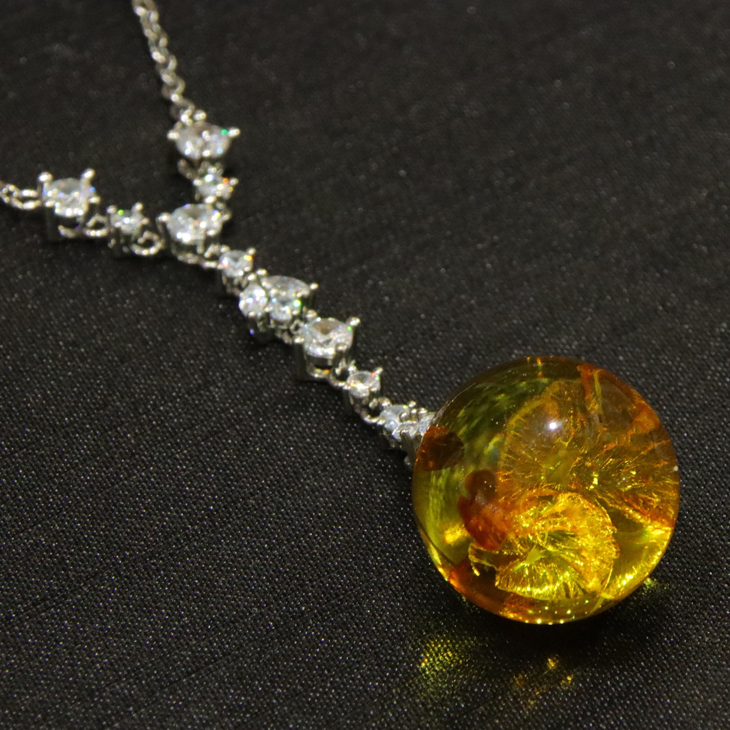 Fashion blue amber diameter 19mm 0.01kg ladies necklace pendant