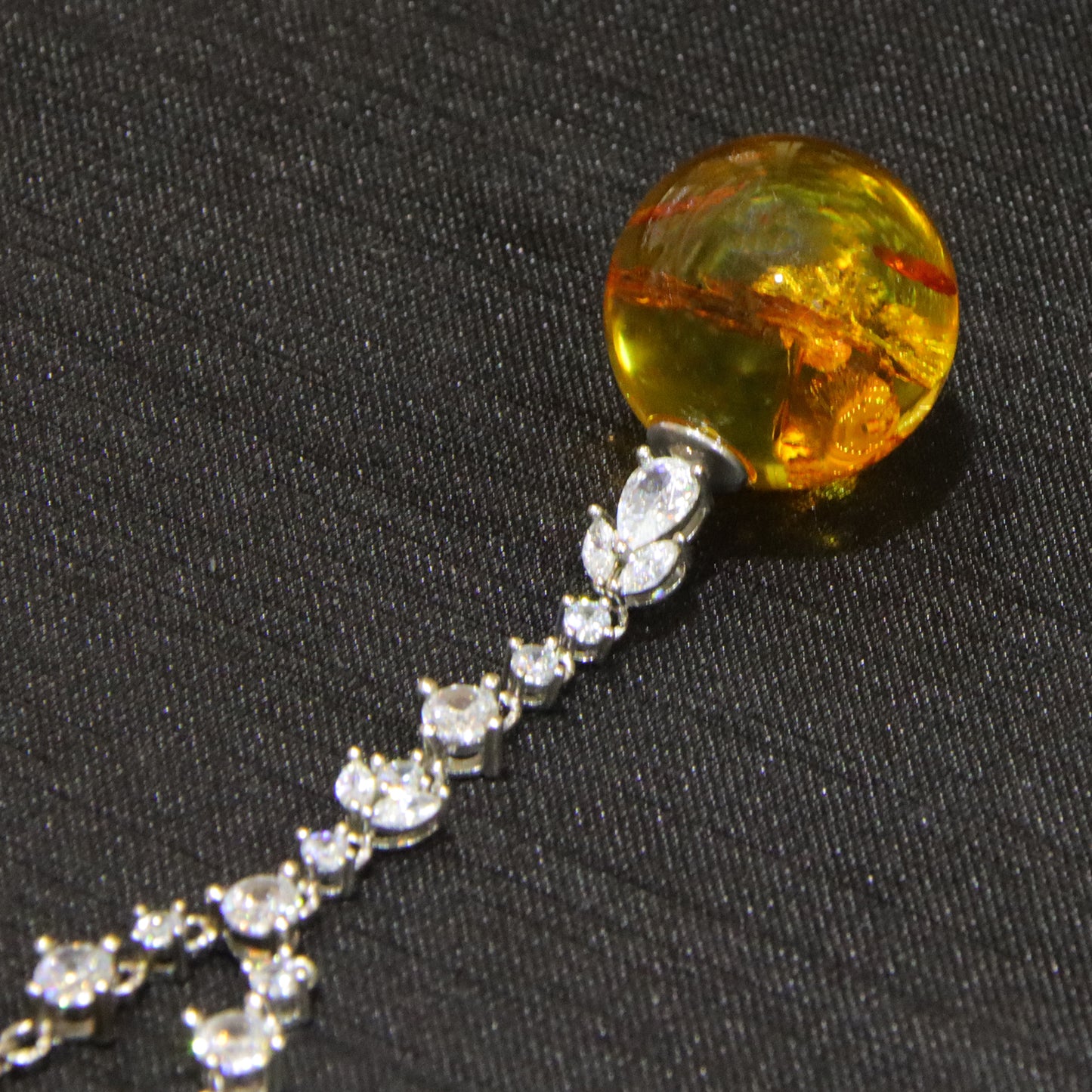 Fashion blue amber diameter 19mm 0.01kg ladies necklace pendant
