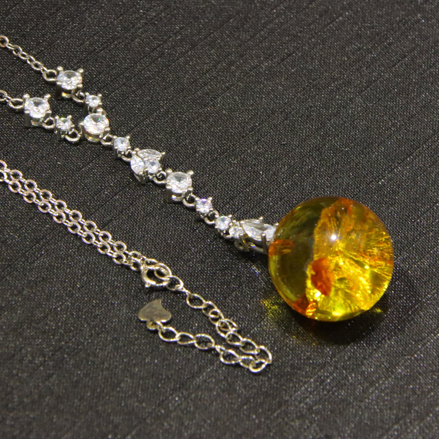 Fashion blue amber diameter 19mm 0.01kg ladies necklace pendant