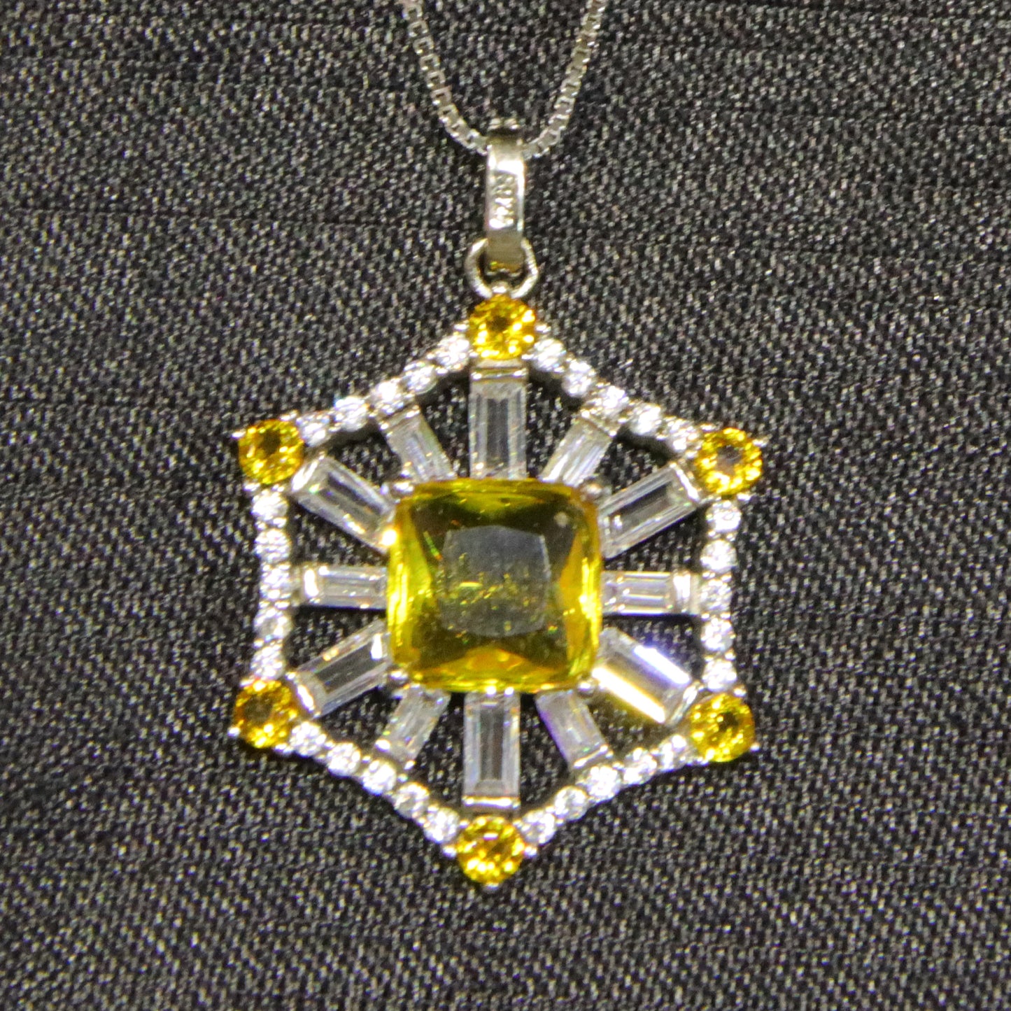 Fashion creative blue amber diameter 8.6mm 0.004kg ladies necklace pendant