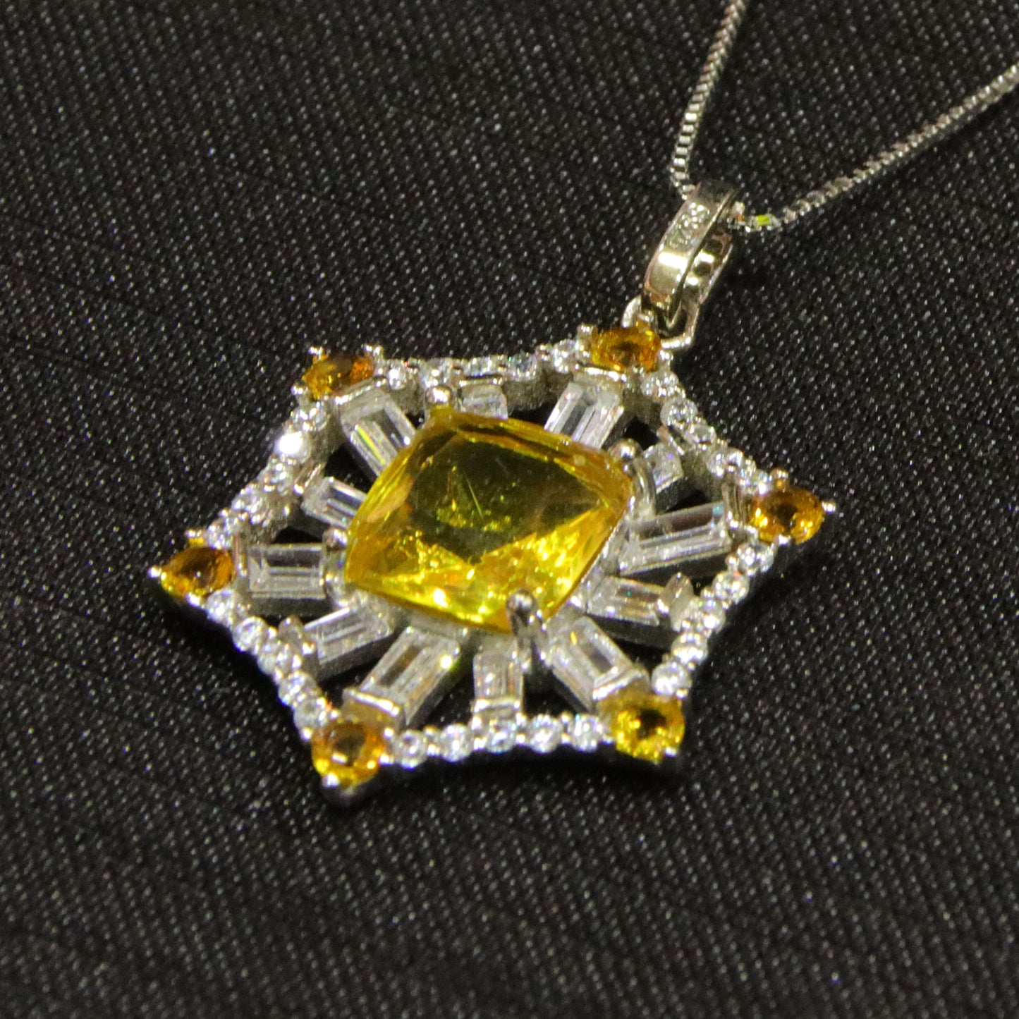 Fashion creative blue amber diameter 8.6mm 0.004kg ladies necklace pendant