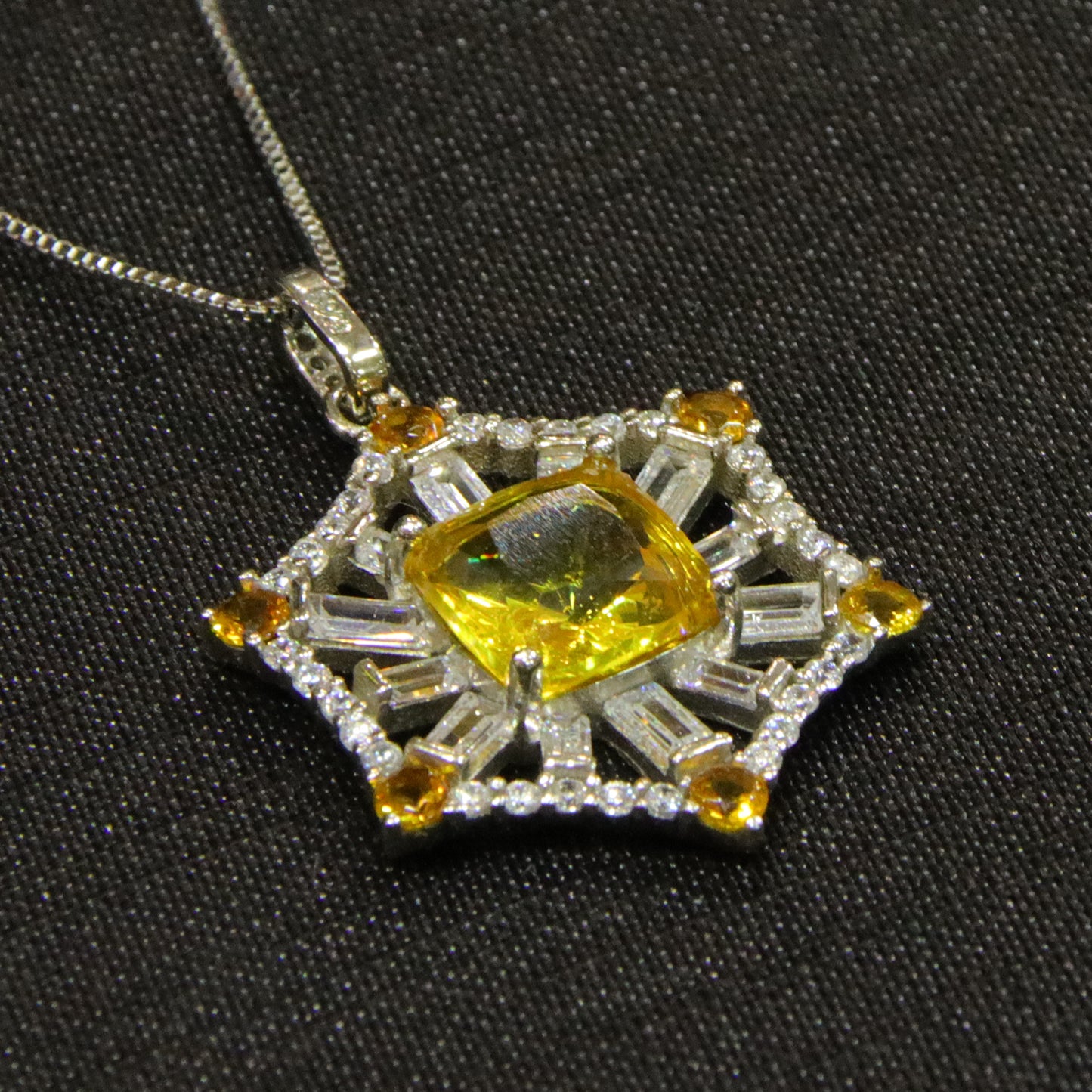 Fashion creative blue amber diameter 8.6mm 0.004kg ladies necklace pendant