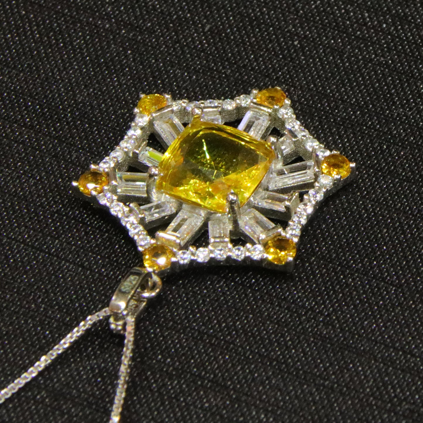 Fashion creative blue amber diameter 8.6mm 0.004kg ladies necklace pendant