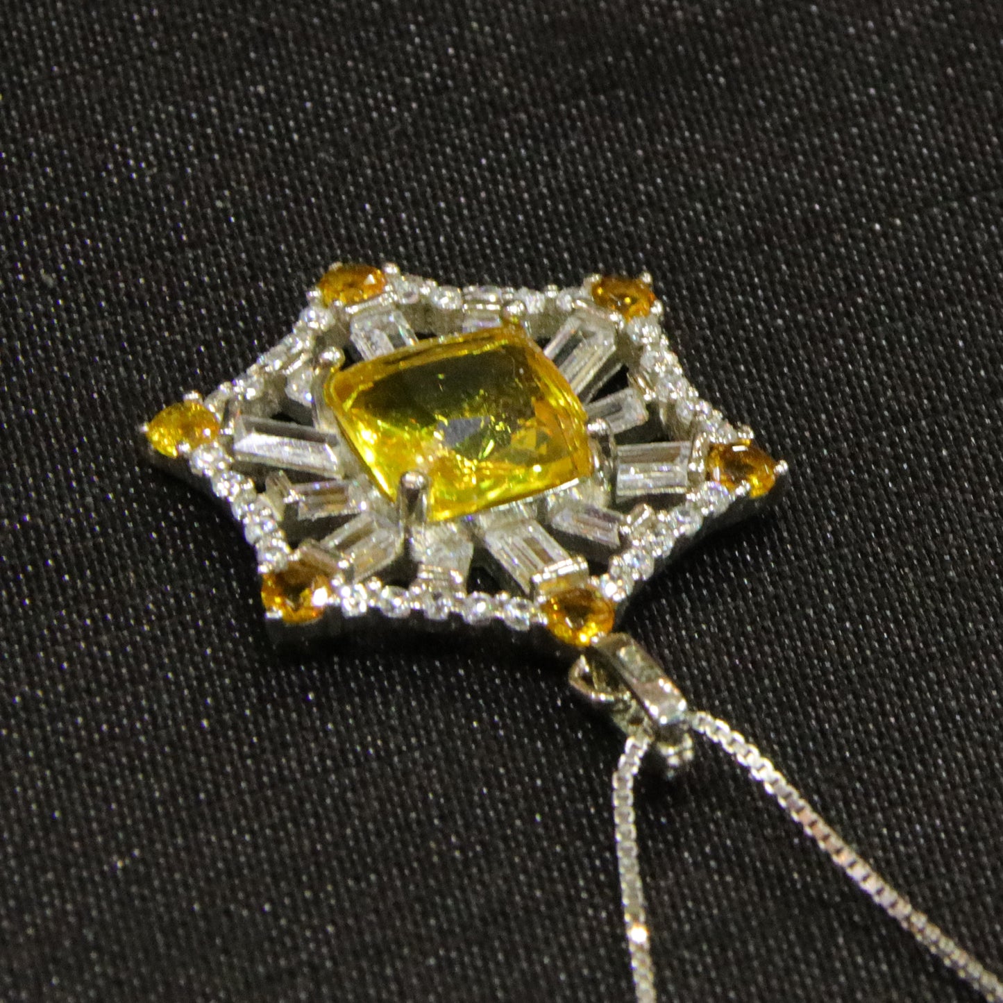 Fashion creative blue amber diameter 8.6mm 0.004kg ladies necklace pendant