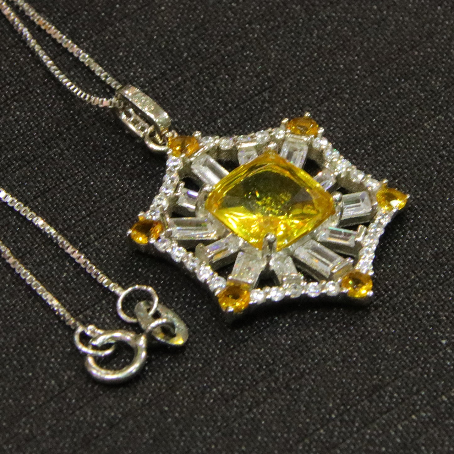 Fashion creative blue amber diameter 8.6mm 0.004kg ladies necklace pendant