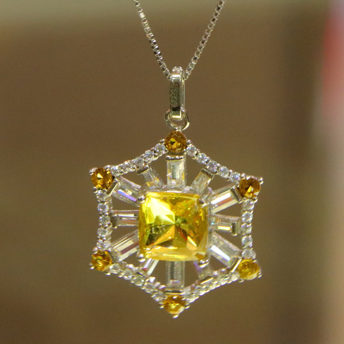 Fashion creative blue amber diameter 8.6mm 0.004kg ladies necklace pendant